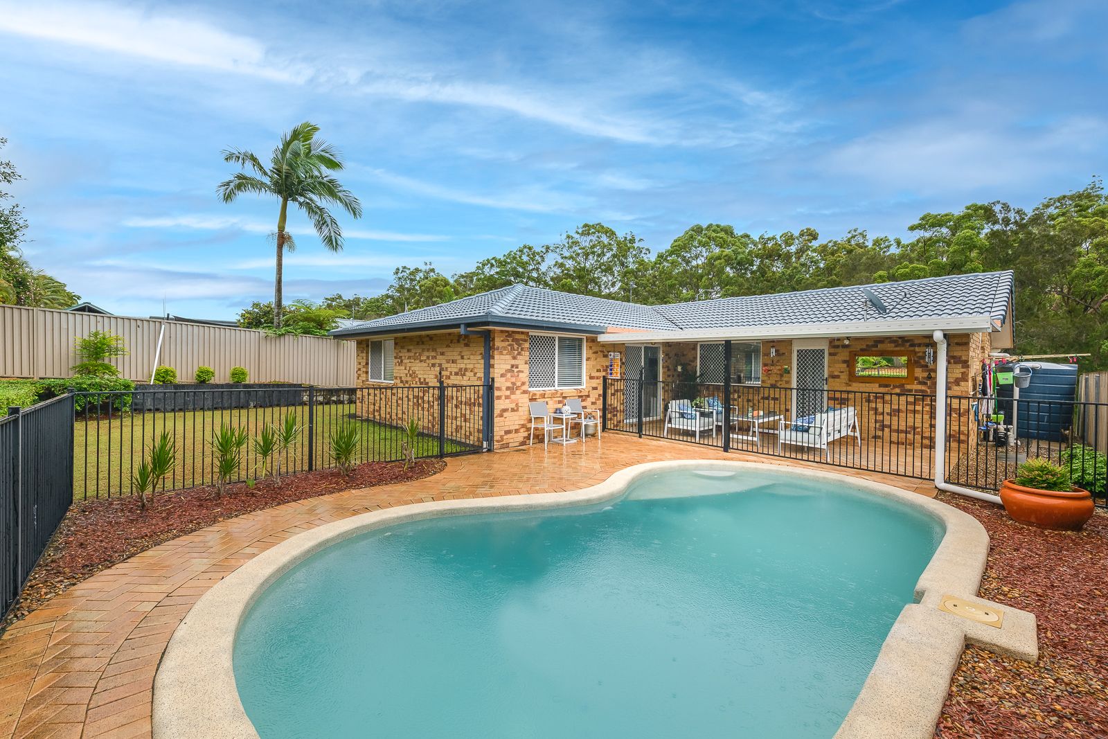 19 Captain Cook Close, Arundel, QLD 4214