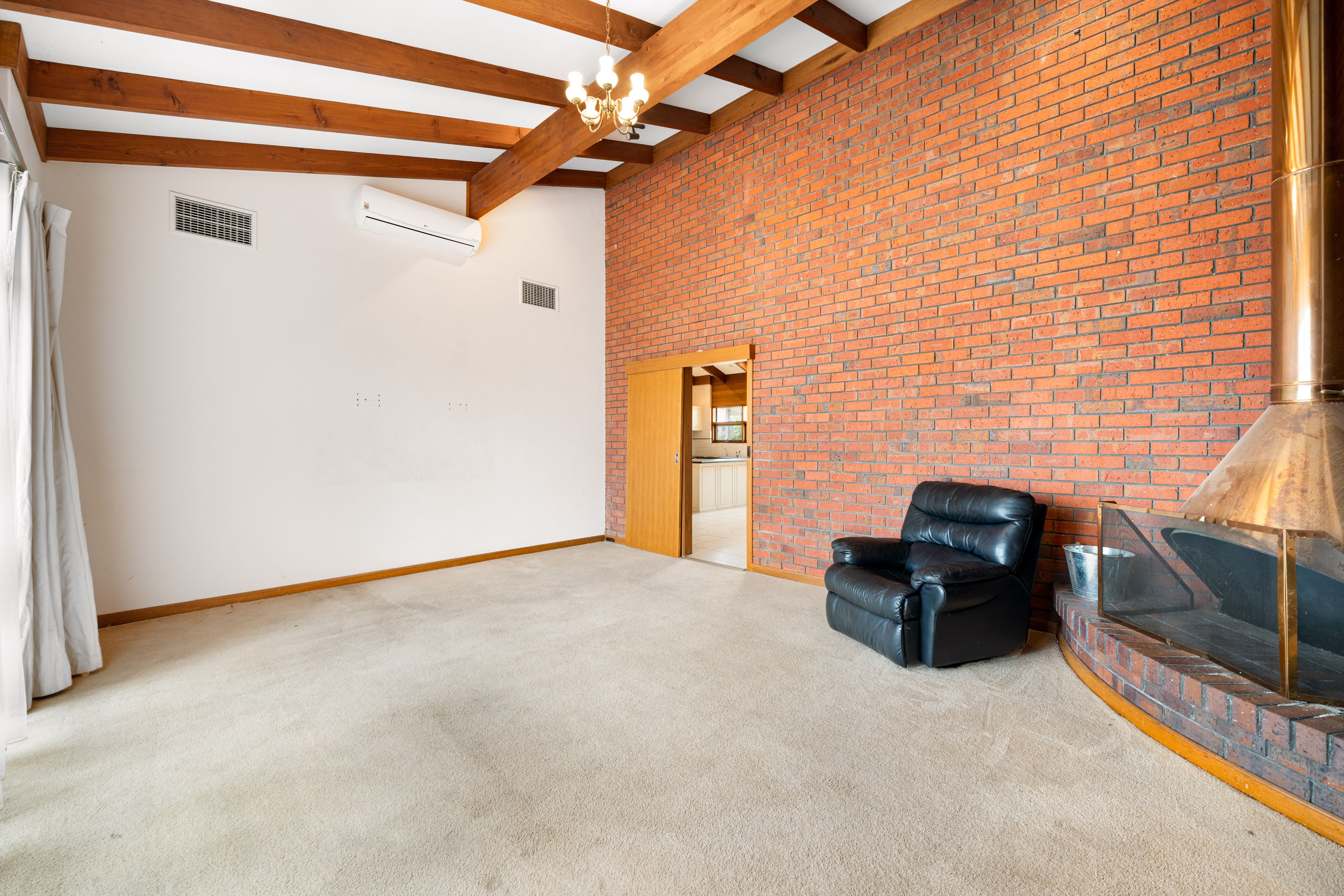 15 Hoylake Crescent — photo 5 of 22