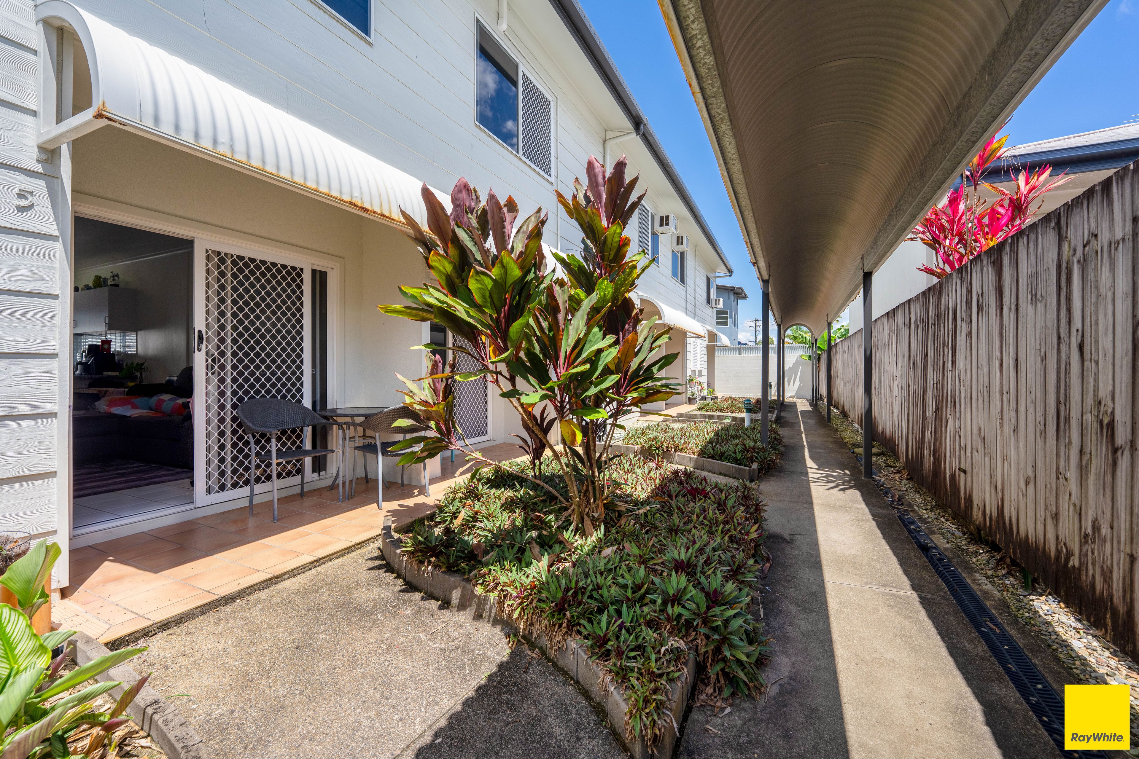 5/5 Balaclava Road — photo from Ray White Cairns