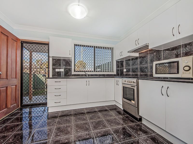 2B Hoskins Avenue, Warrawong, NSW 2502