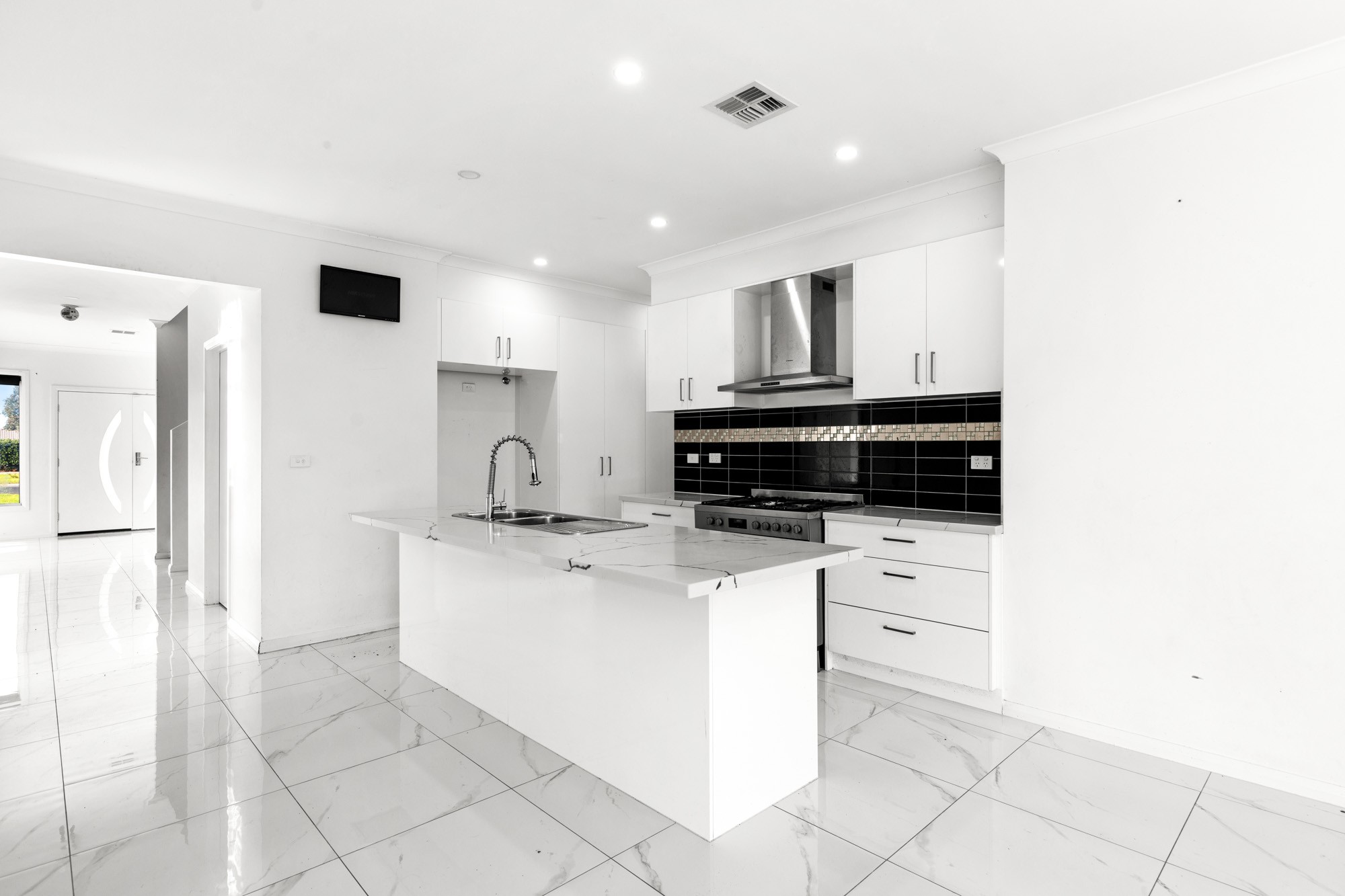 1241 Ison Road Service Road, MANOR LAKES, VIC 3024