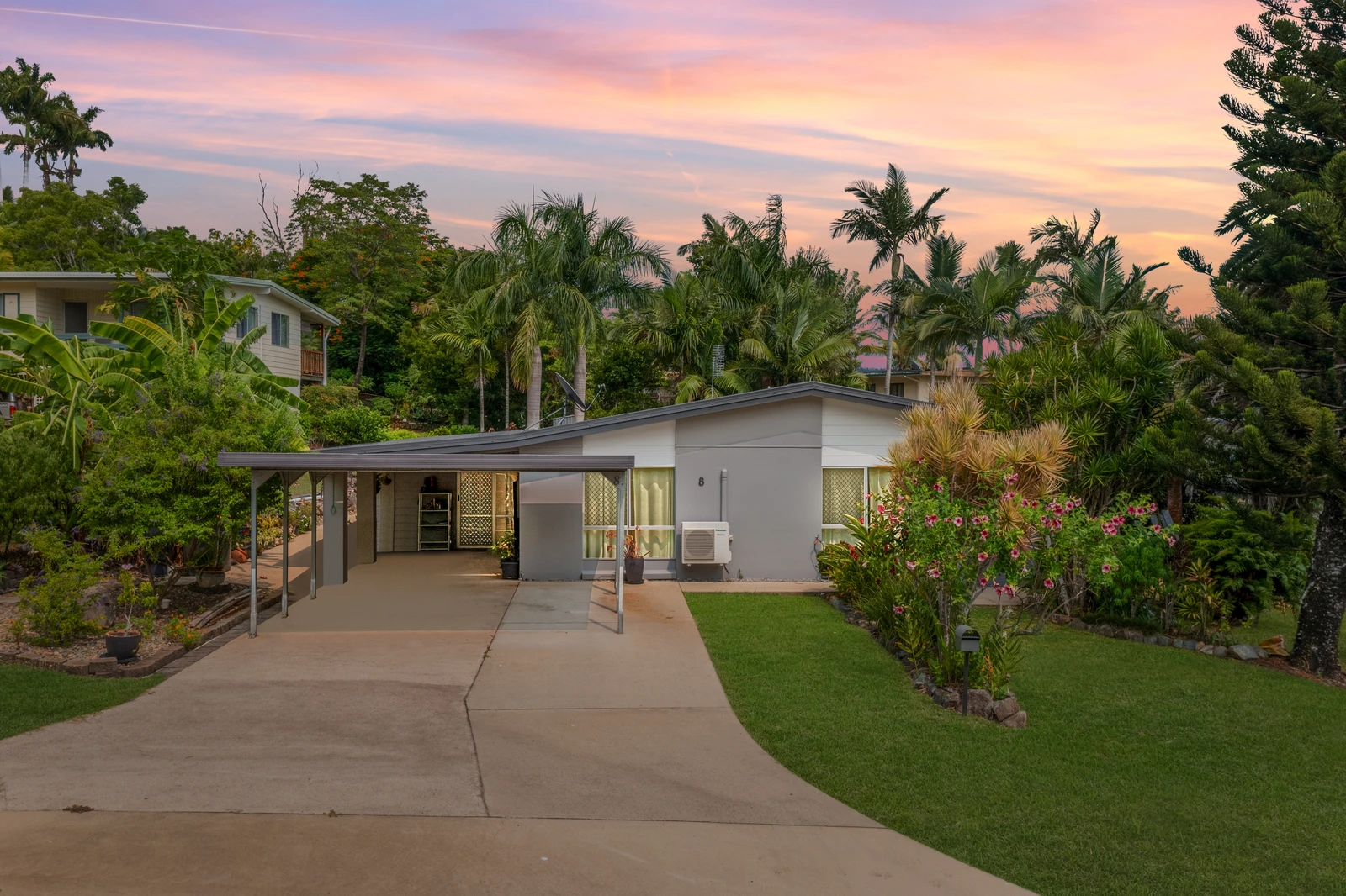 8 Manooka Drive, Cannonvale, QLD 4802