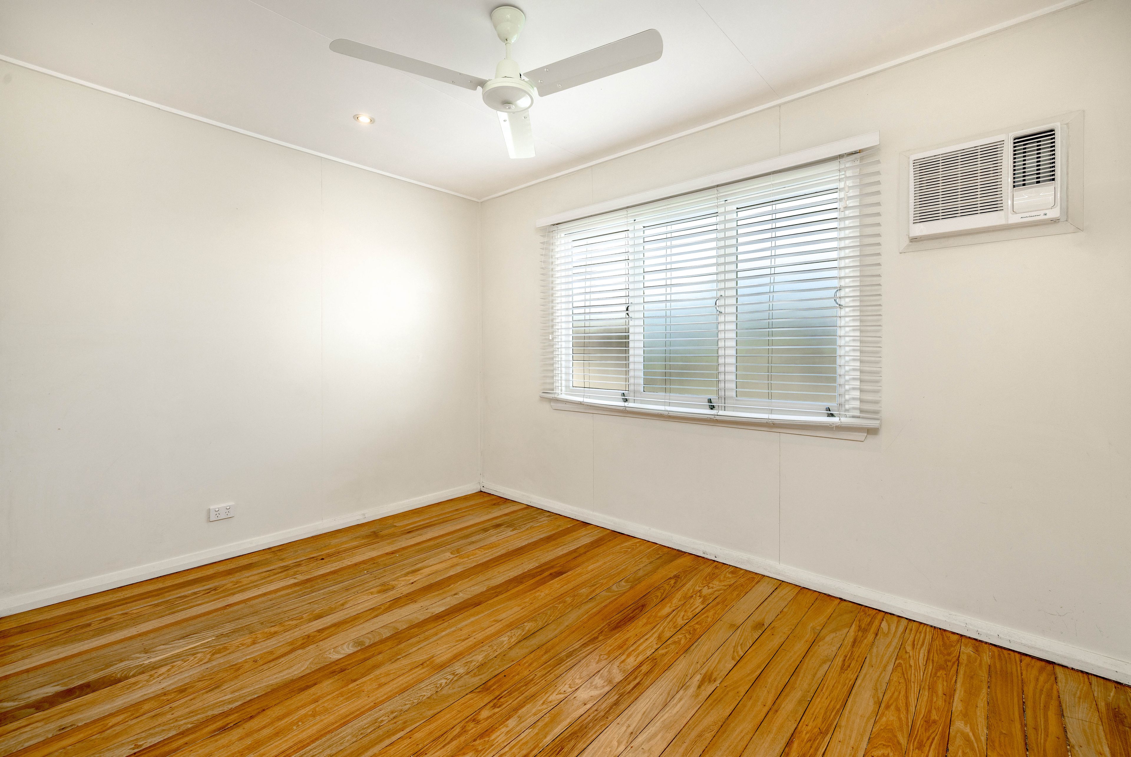 196 Greenslopes Street — photo 17 of 23