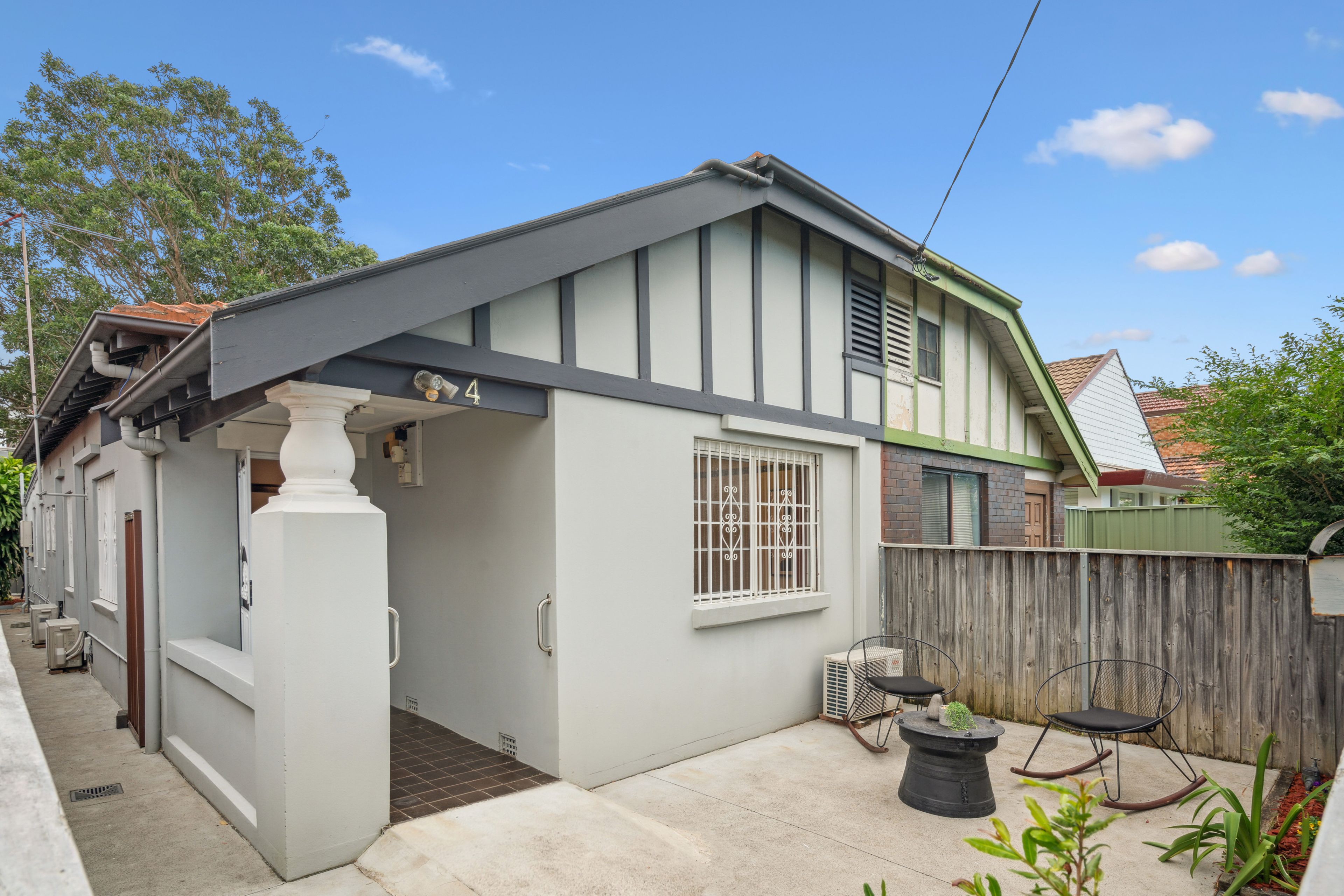 4 Universal Street, Eastlakes NSW 2018