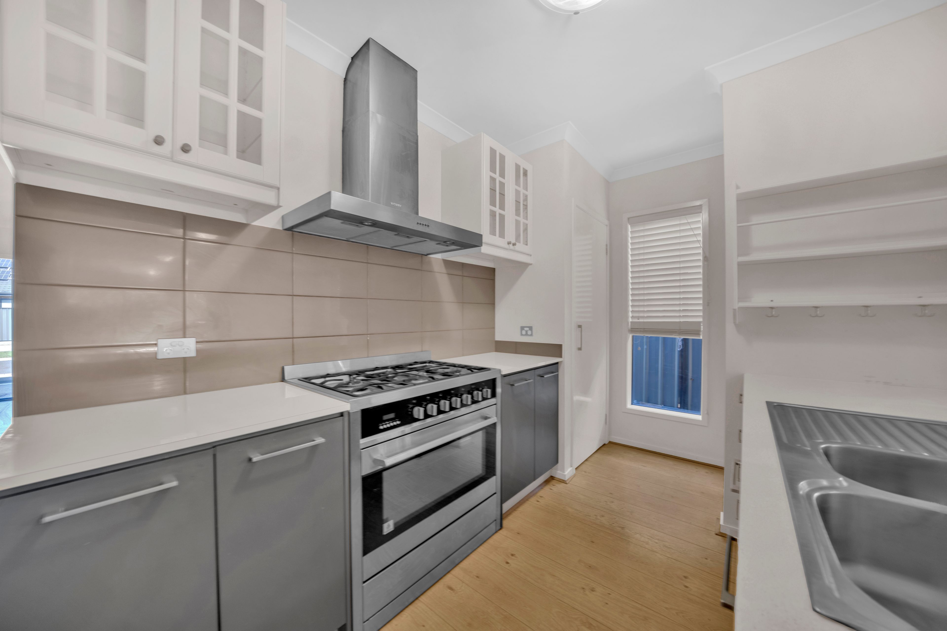 28 Lockhart Street — photo 3 of 17