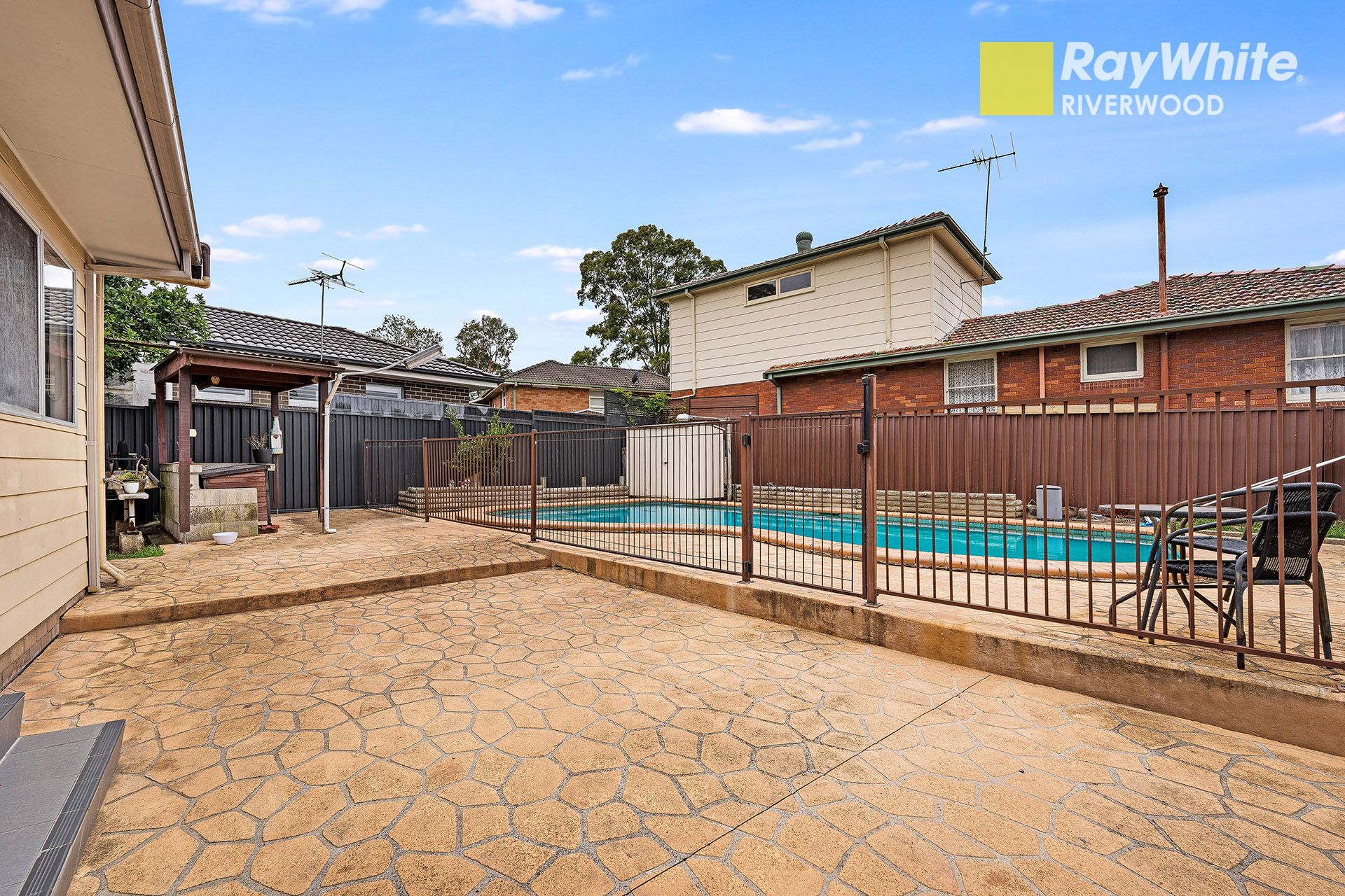 2 Sparkes Avenue — photo 8 of 11