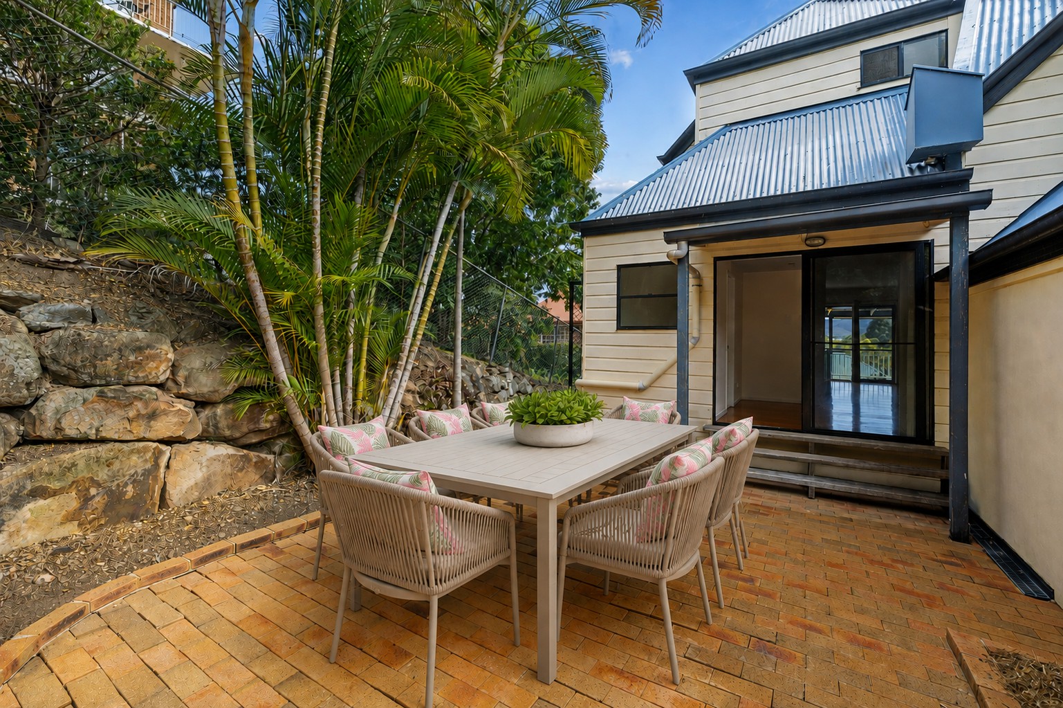 2/16 Glassey Street, Red Hill, QLD 4059