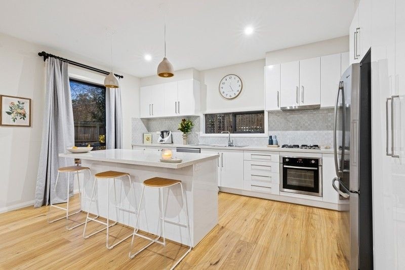 5 Emerald Close, Kilsyth, VIC 3137