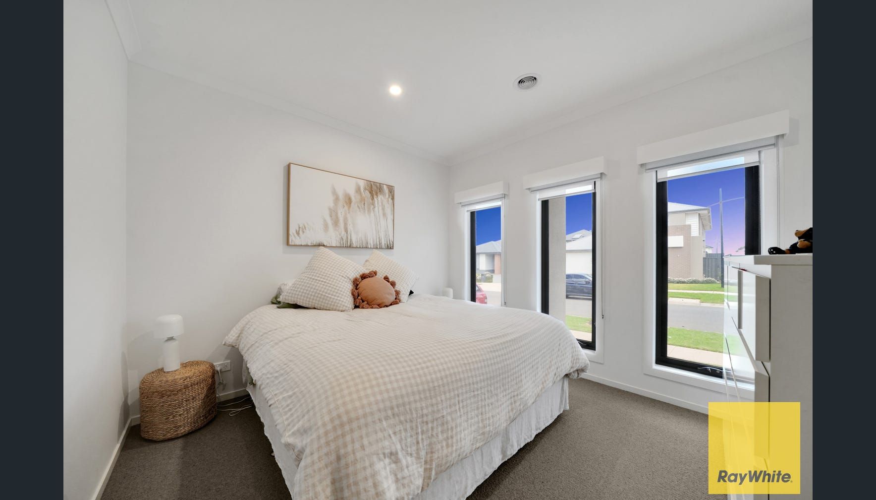 28 BURBIDGE Street, Truganina, VIC 3029