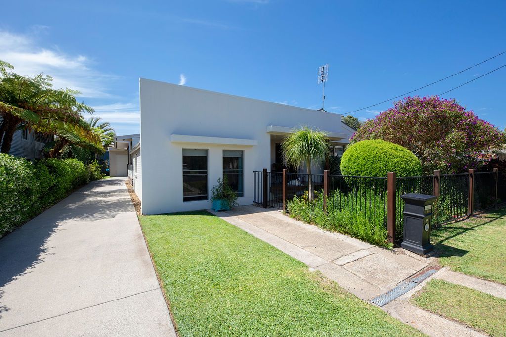 16 Broadwater Avenue, Maroochydore QLD 4558