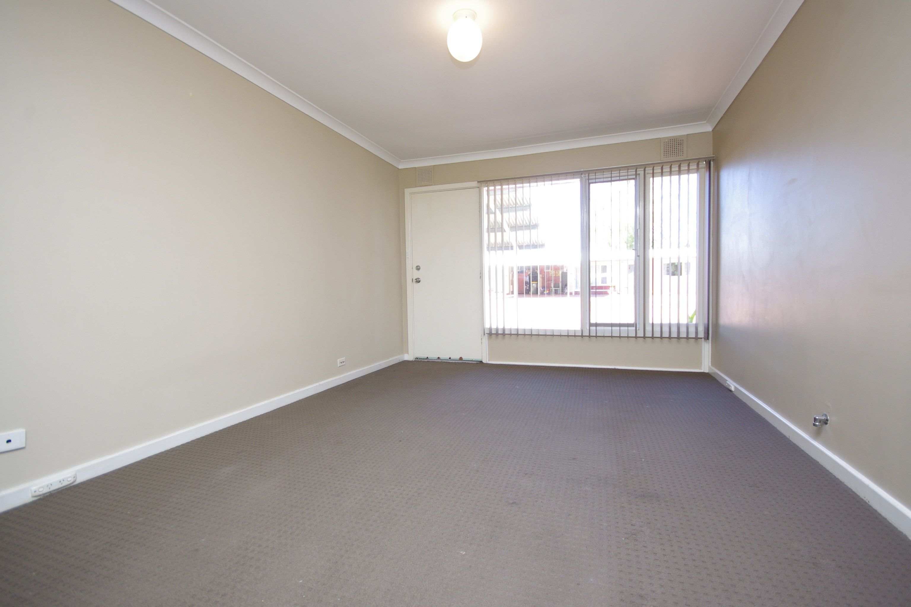 4/43 Golders Way, Girrawheen, WA 6064