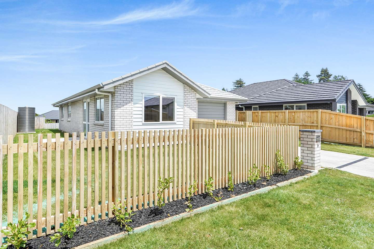 6 Vicarage Lane photo 1