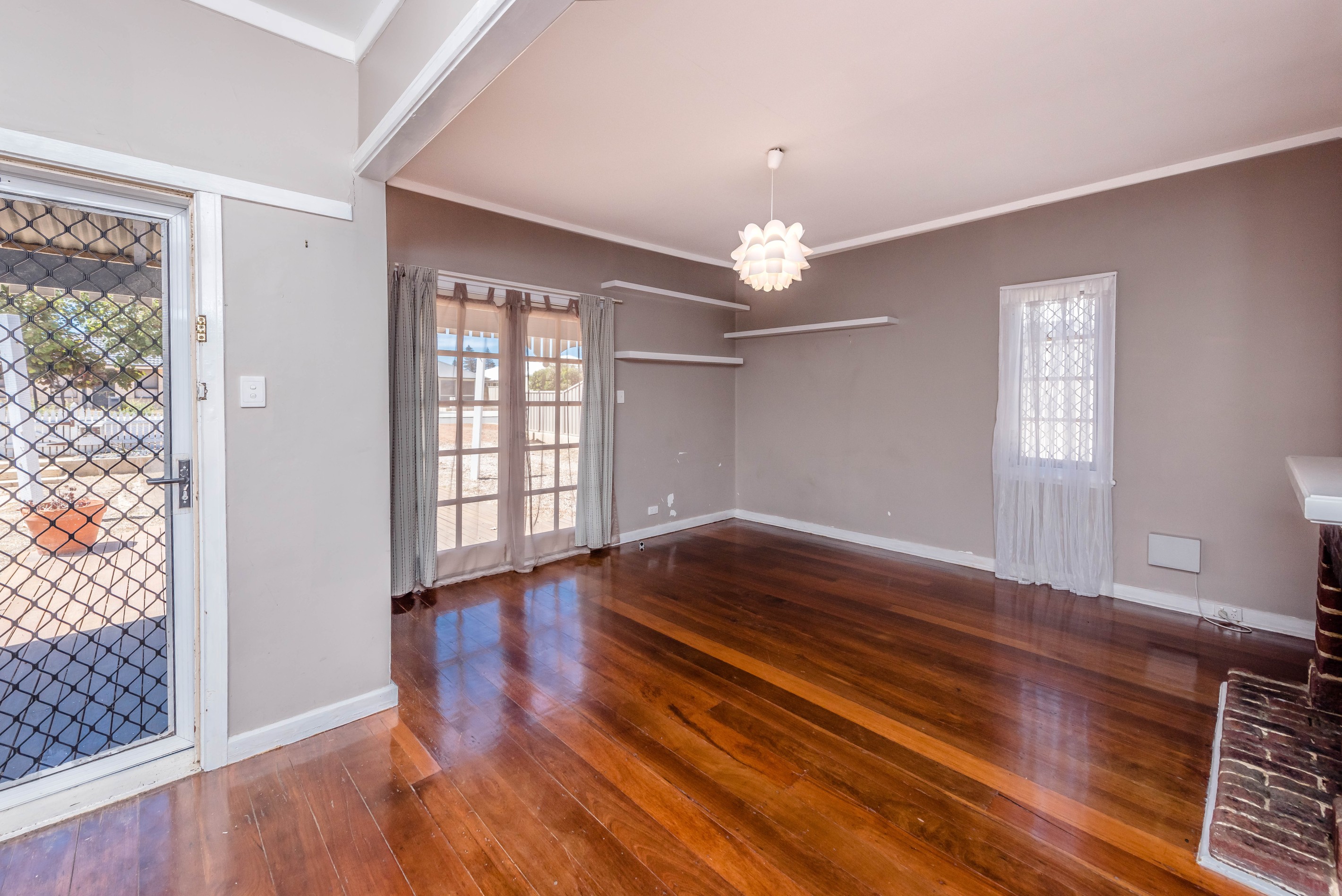 6 Stroud Street, Beachlands, WA 6530