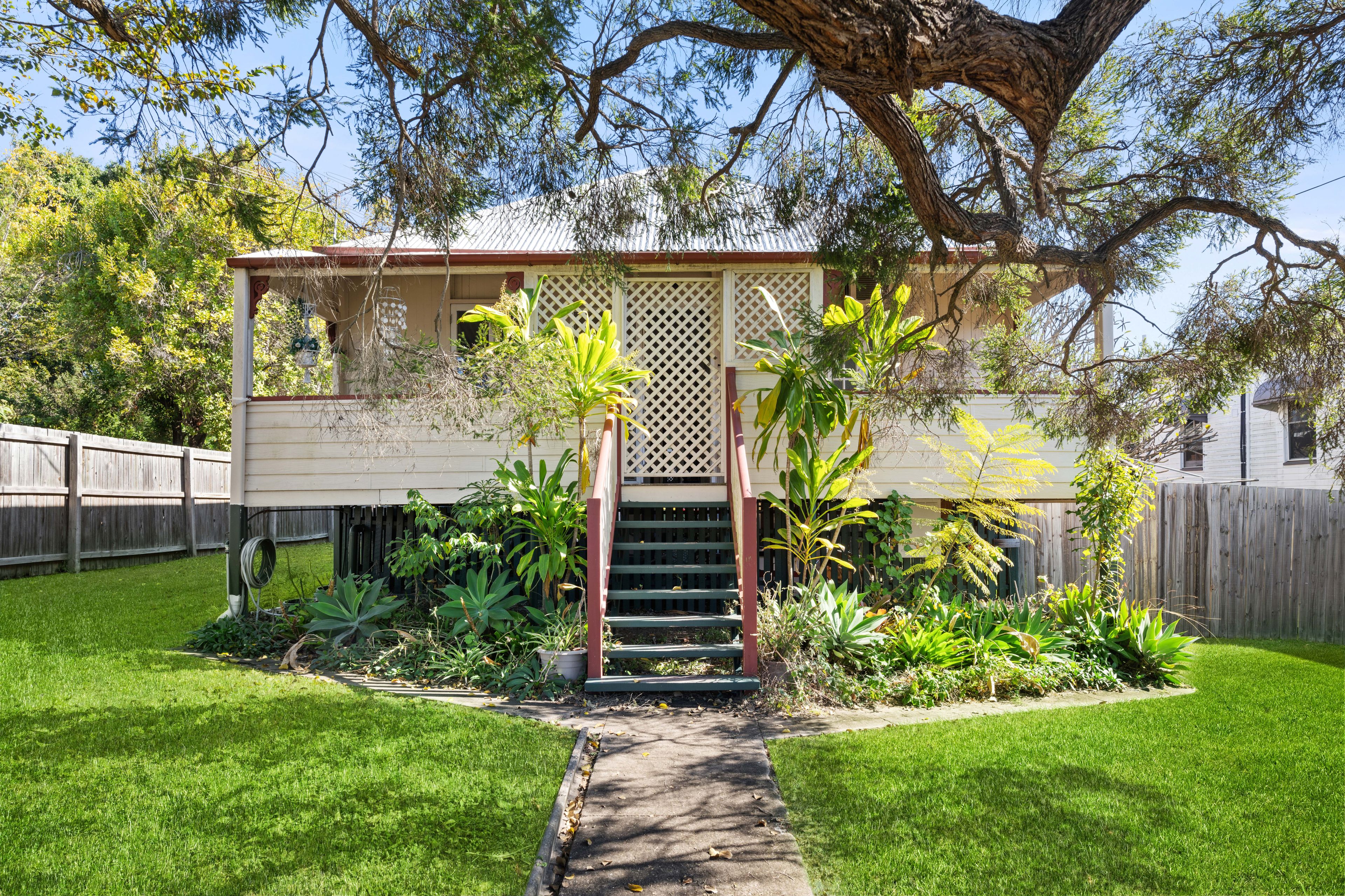 93 South Station Road, Silkstone QLD 4304
