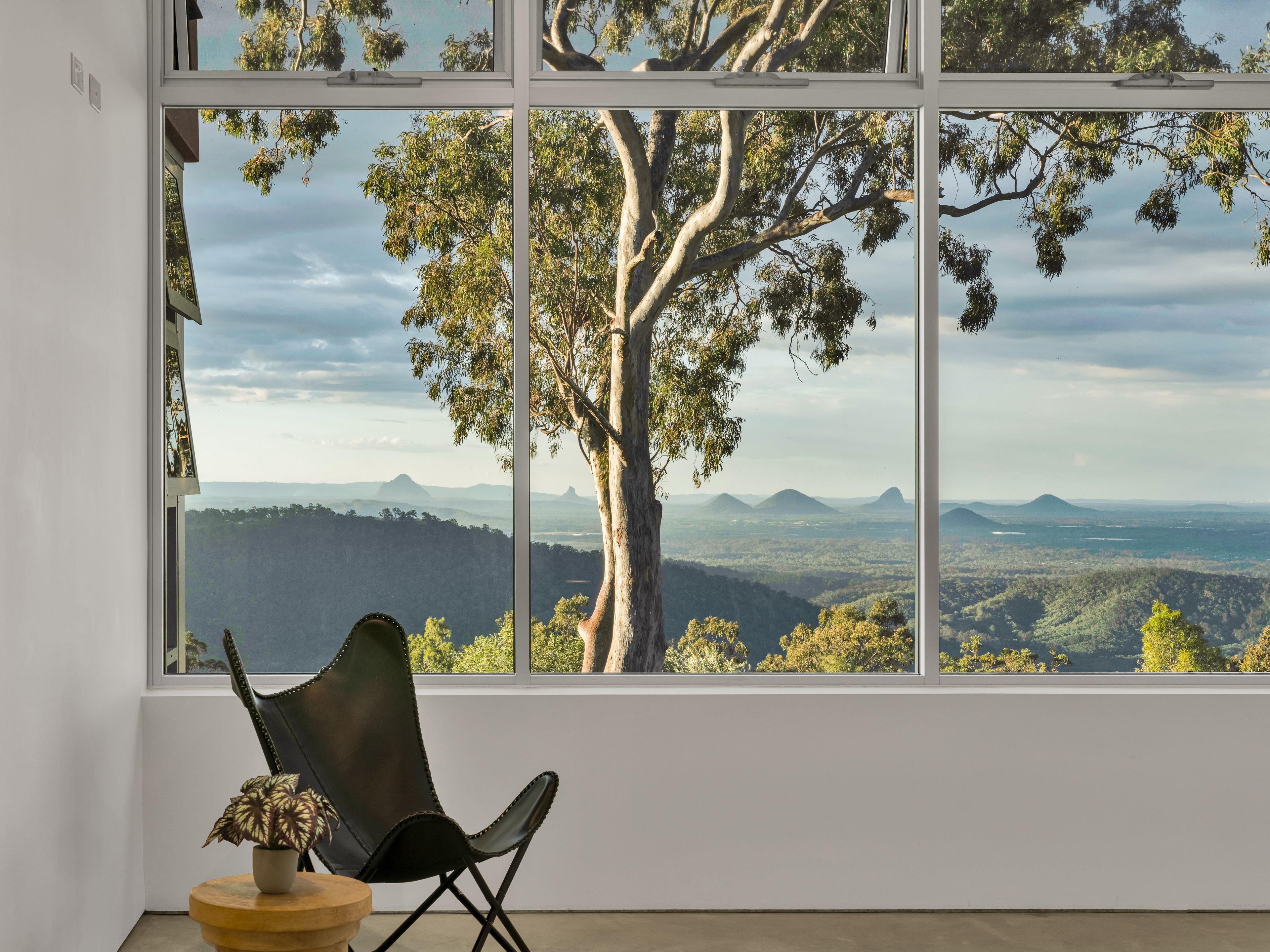 Architectural Masterpiece with Panoramic Glasshouse Mountain Views — photo 5 of 28