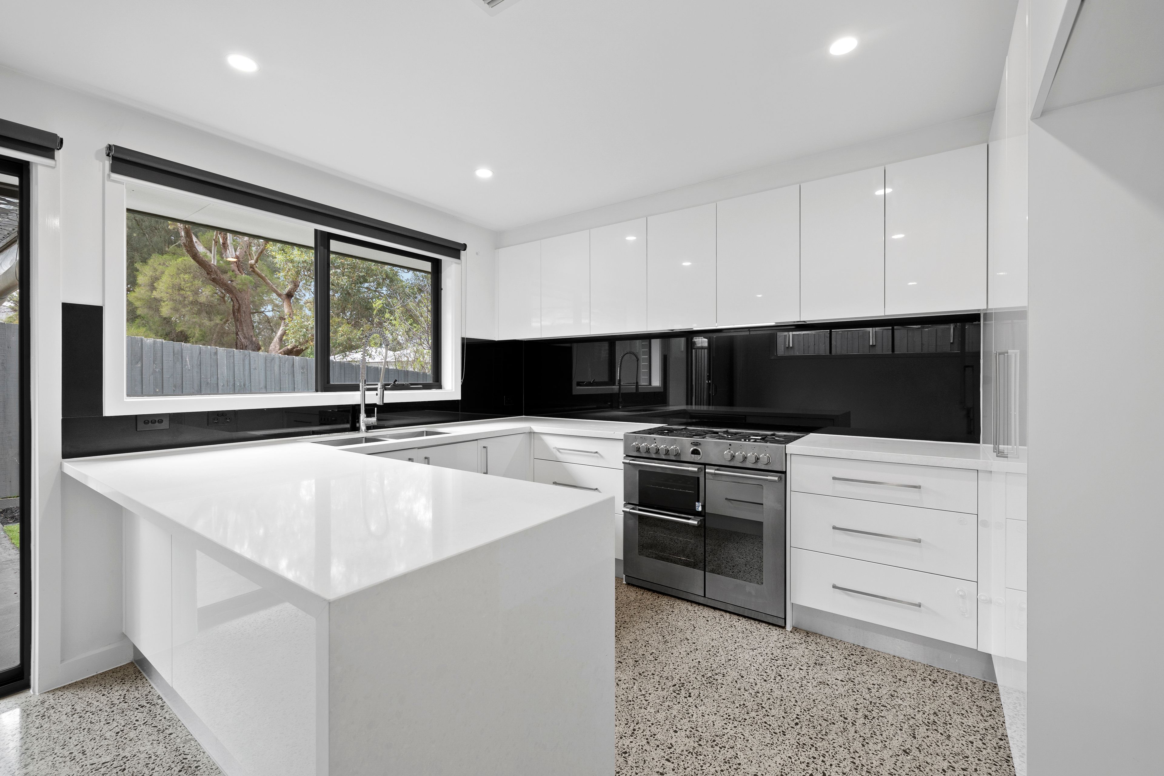 2/14 Wes Crescent, Ferntree Gully, VIC 3156