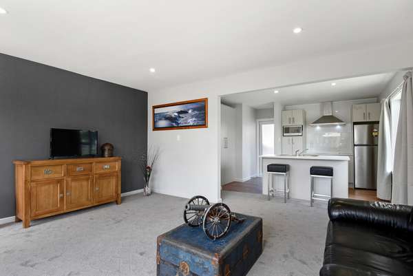 1/182 Lyttelton Street photo 3