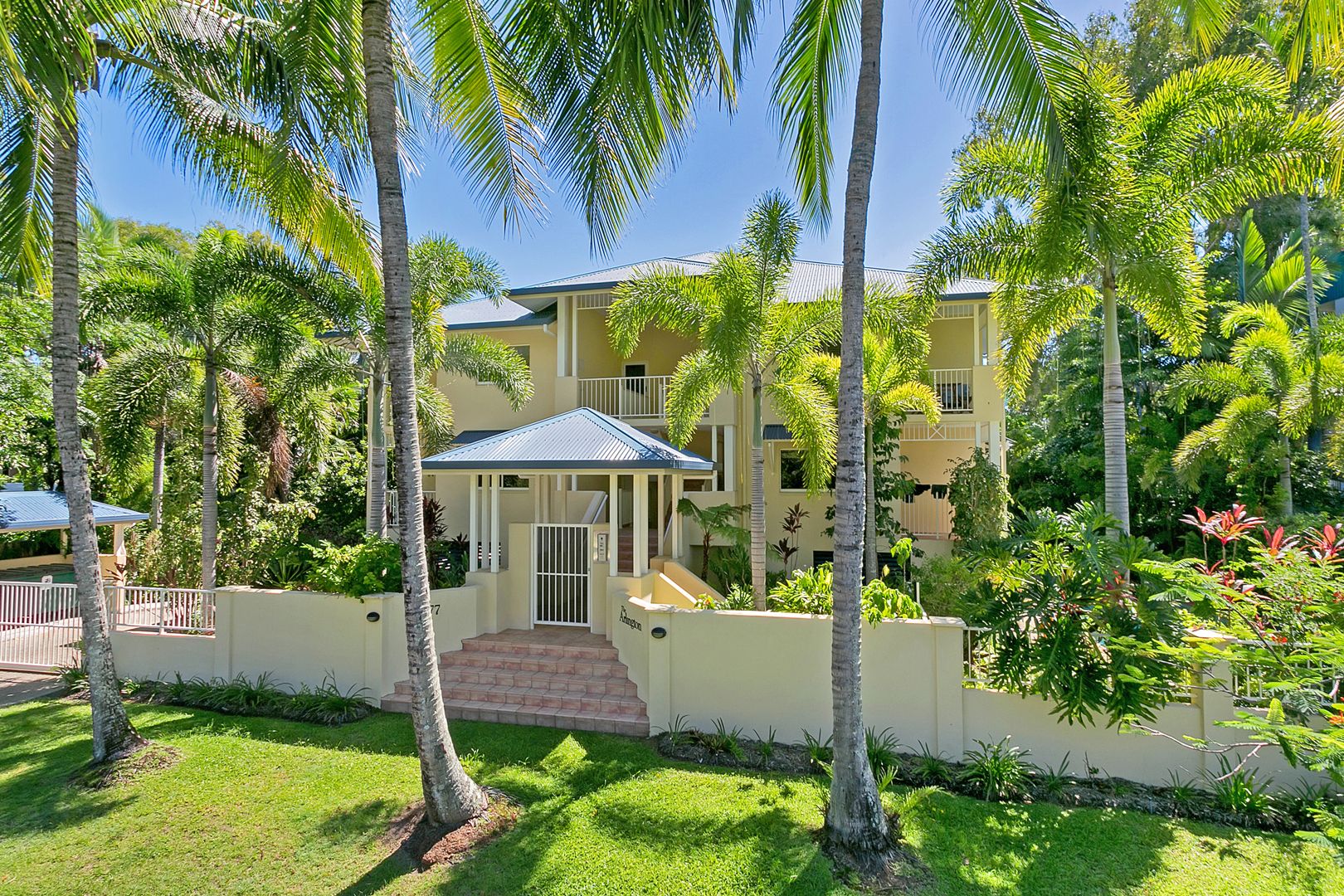 74-77 Arlington Esplanade, Clifton Beach QLD 4879