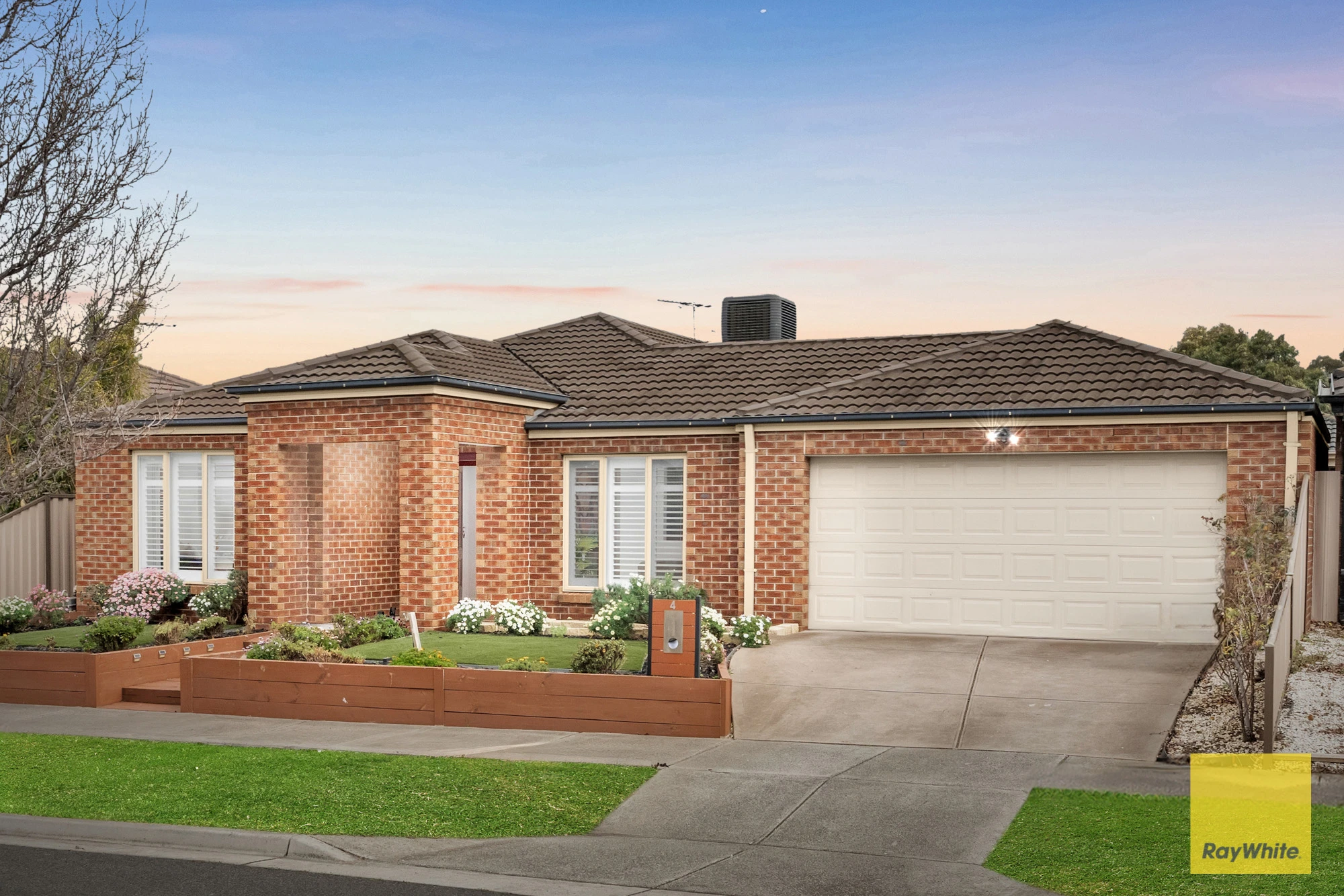 4 Peartree Grove, Burnside Heights, VIC 3023