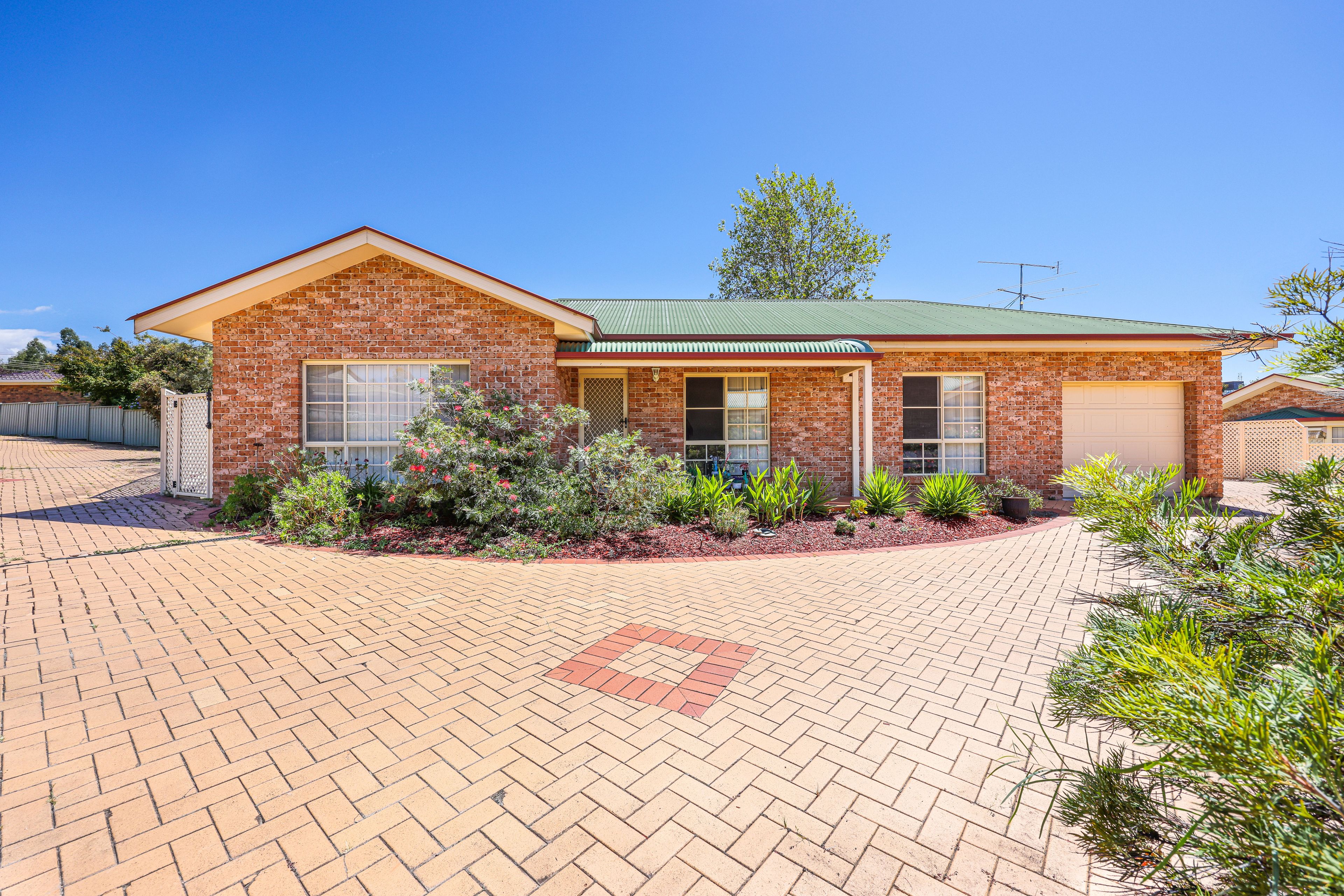 1/4 McDonald Crescent, Tamworth NSW 2340