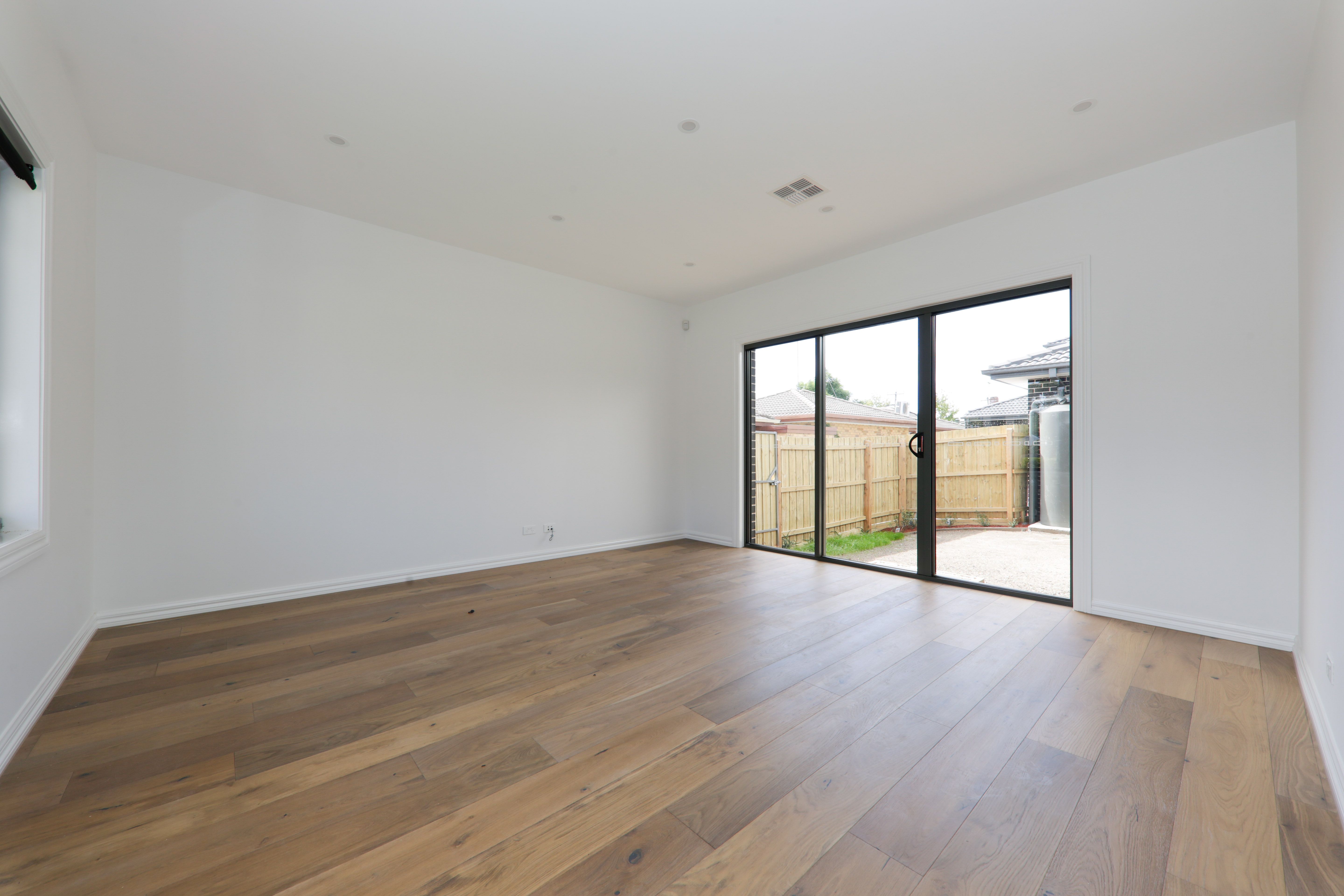 1/24 Montpellier Road, Burwood, VIC 3125