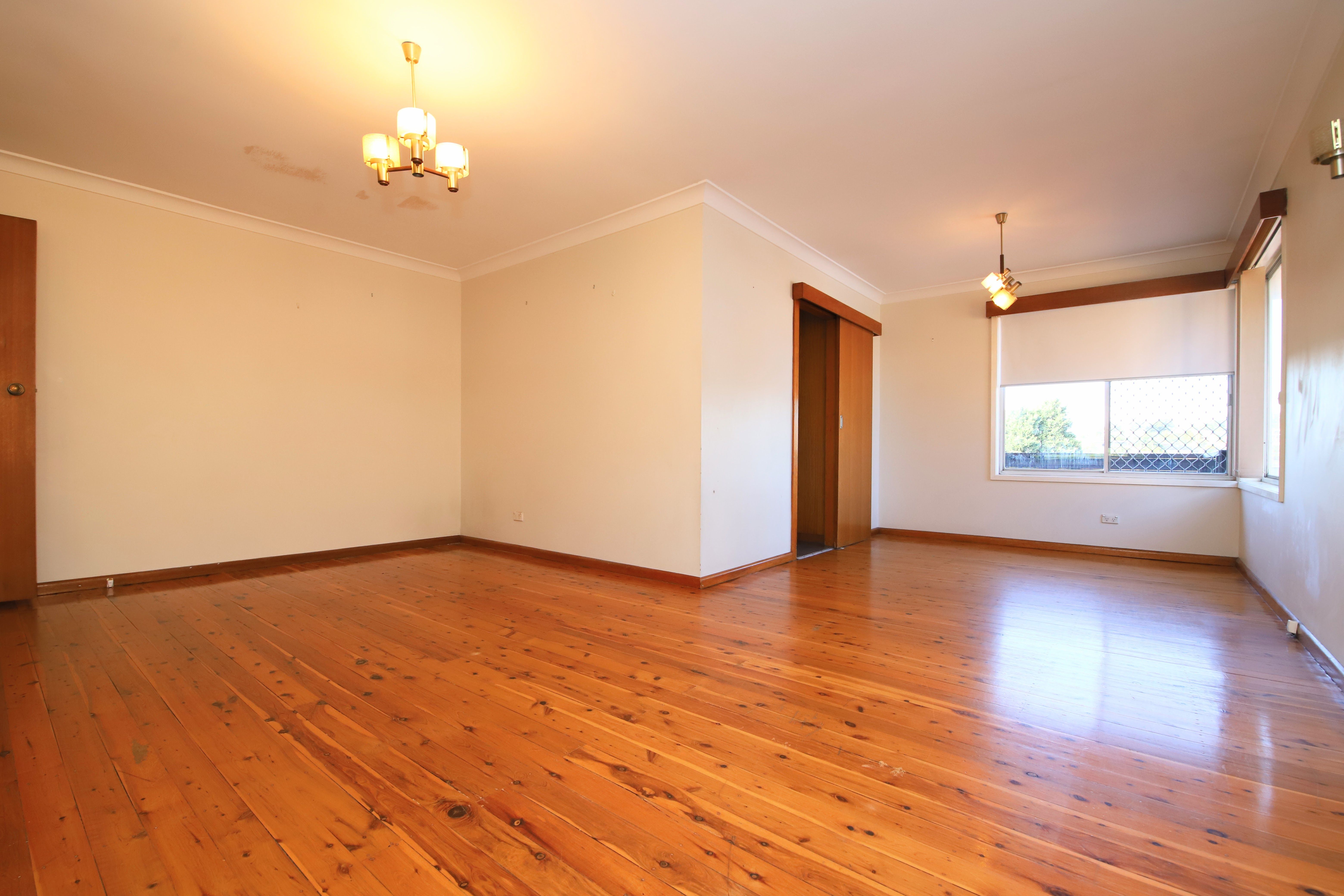 39 Saric Avenue, Georges Hall, NSW 2198