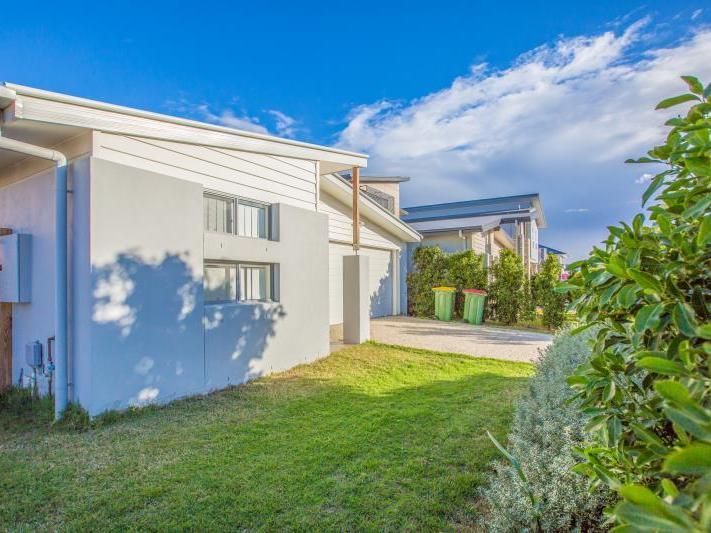 15 Beacon Lane, Hope Island, QLD 4212