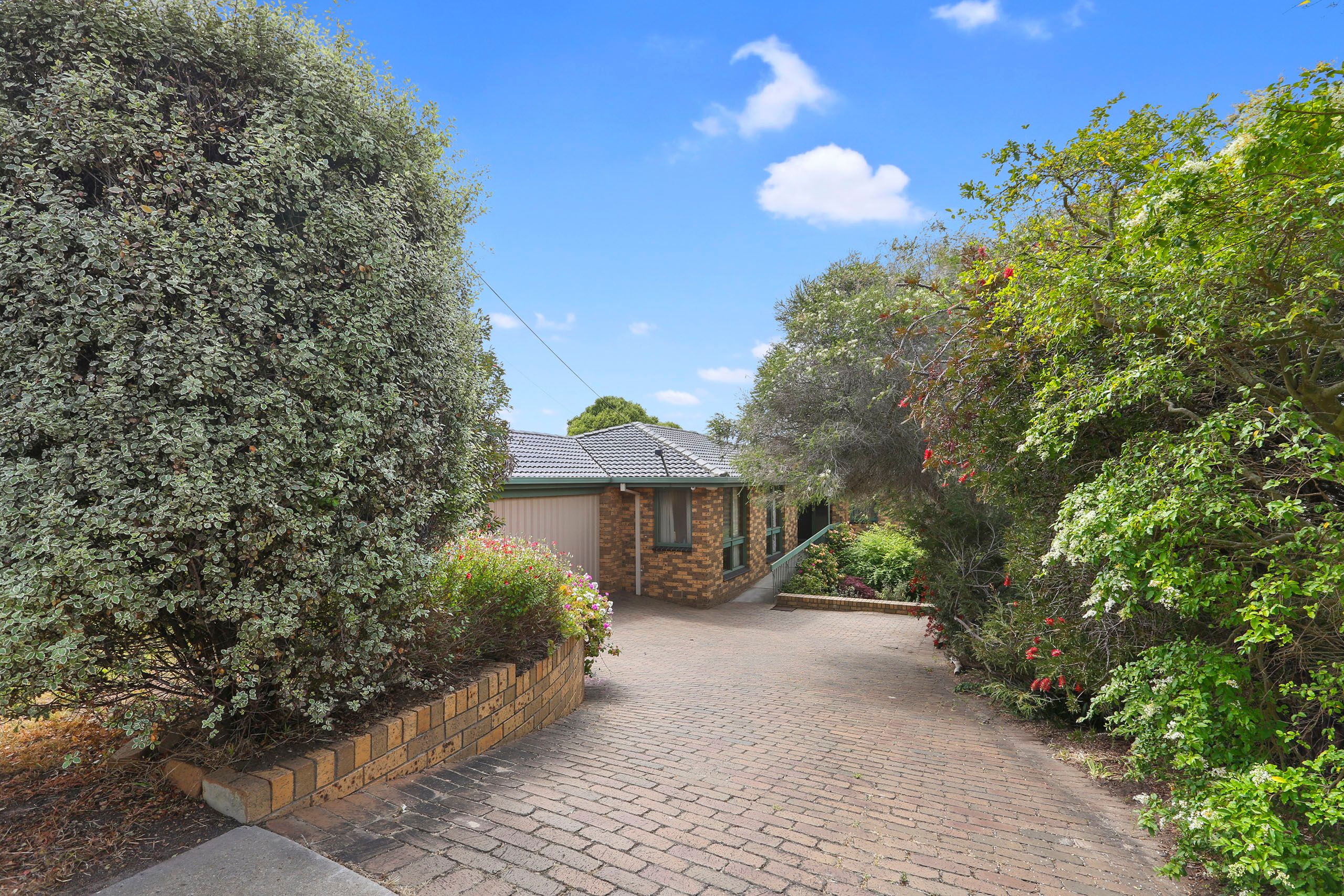 2 Mont D'or Parade, Highton, VIC 3216