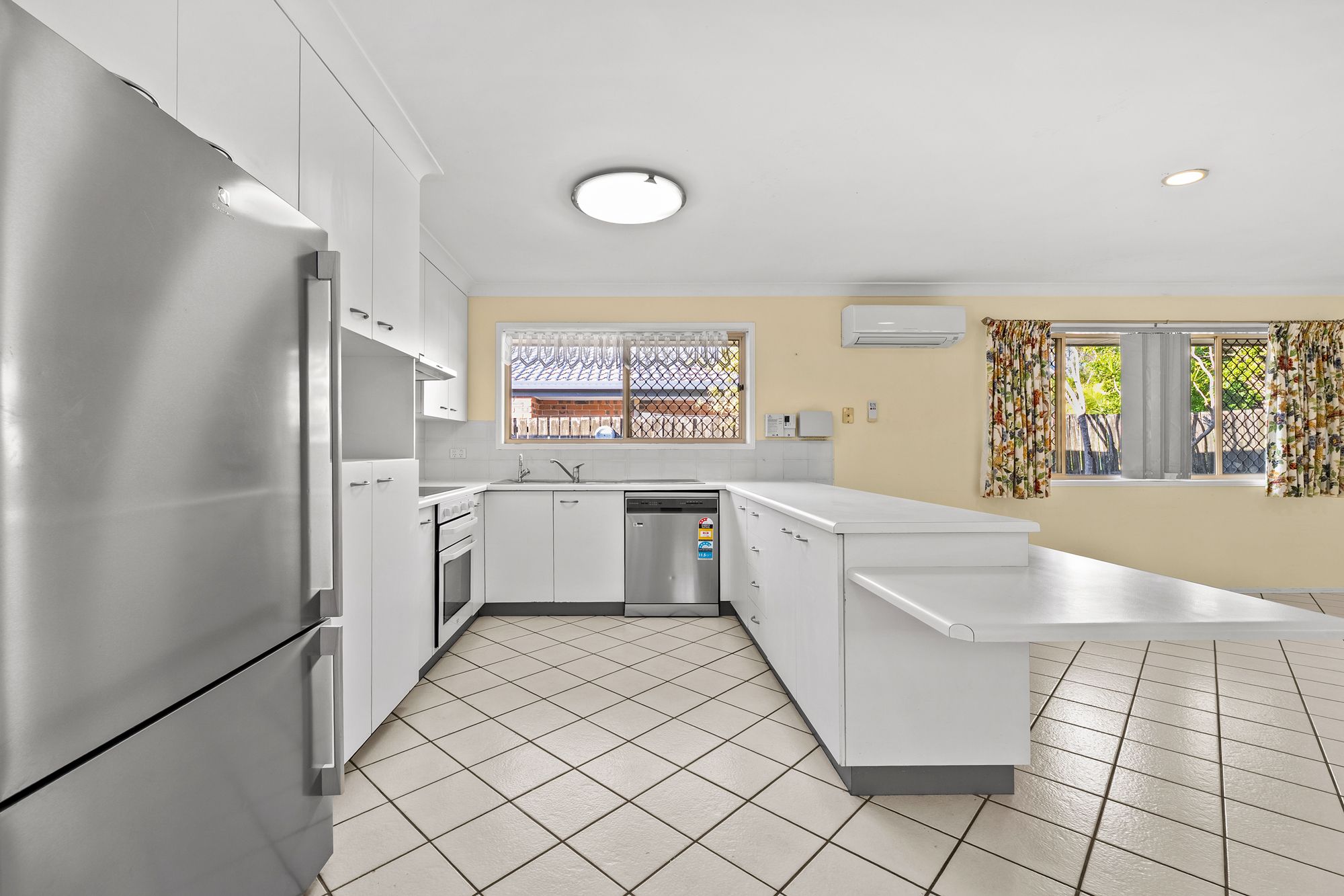 22 Mayfair Place — photo 4 of 20