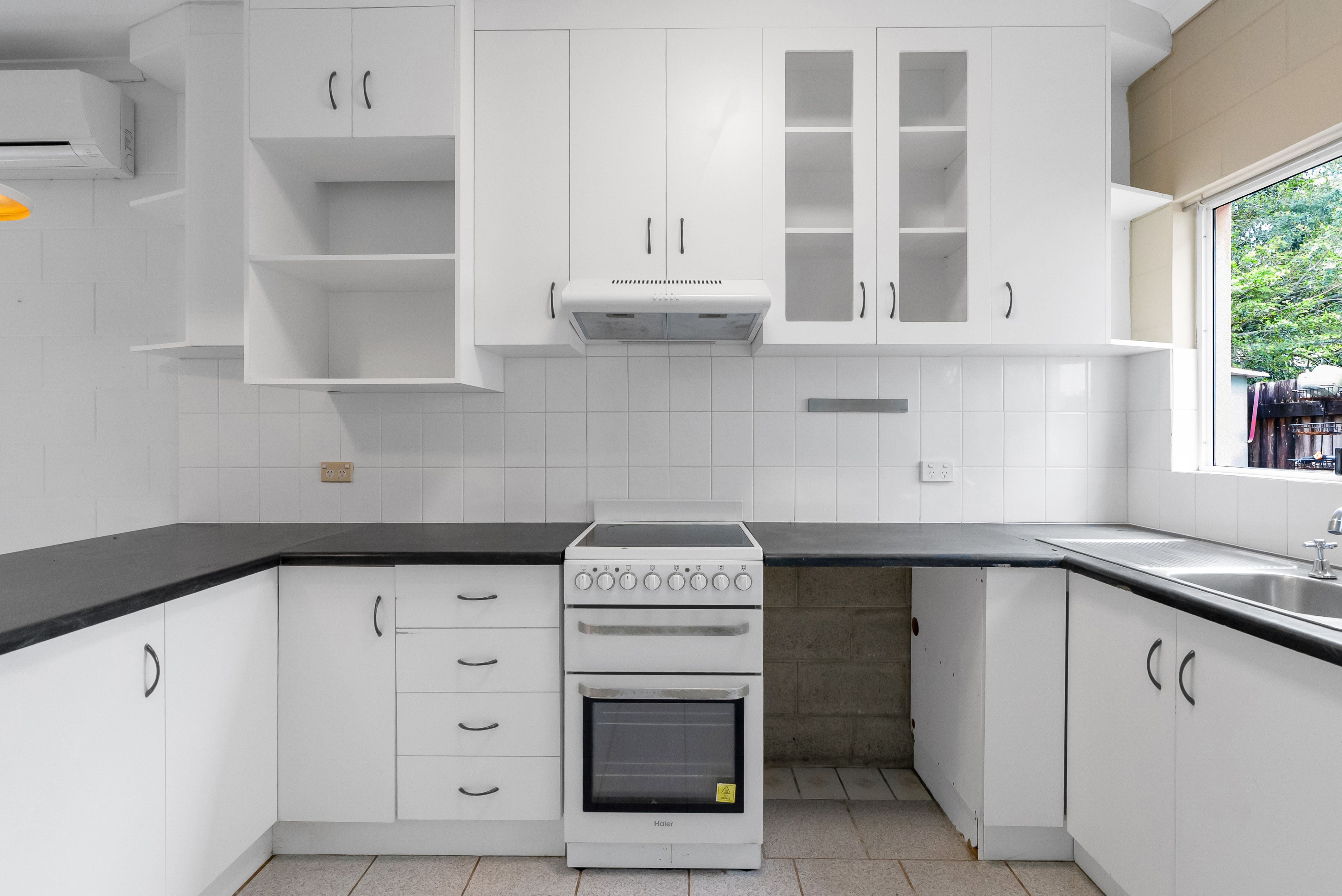 4/2 Ingham Court, Mooroobool, QLD 4870