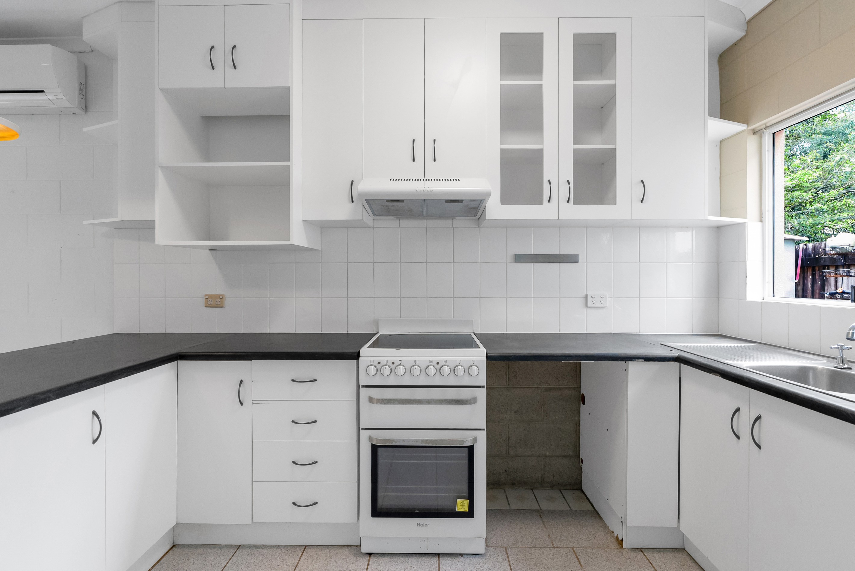 4/2 Ingham Court, Mooroobool, QLD 4870