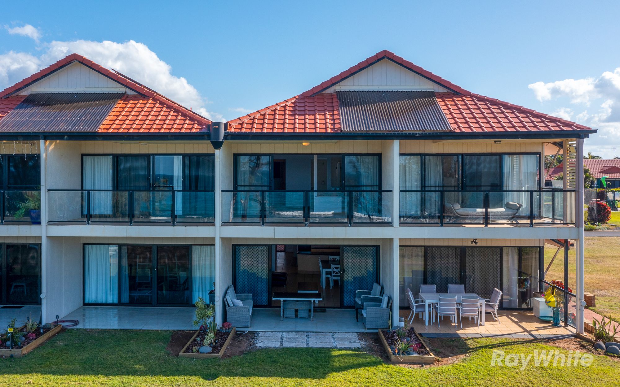 1 Pebble Beach Drive, Coral Cove QLD 4670