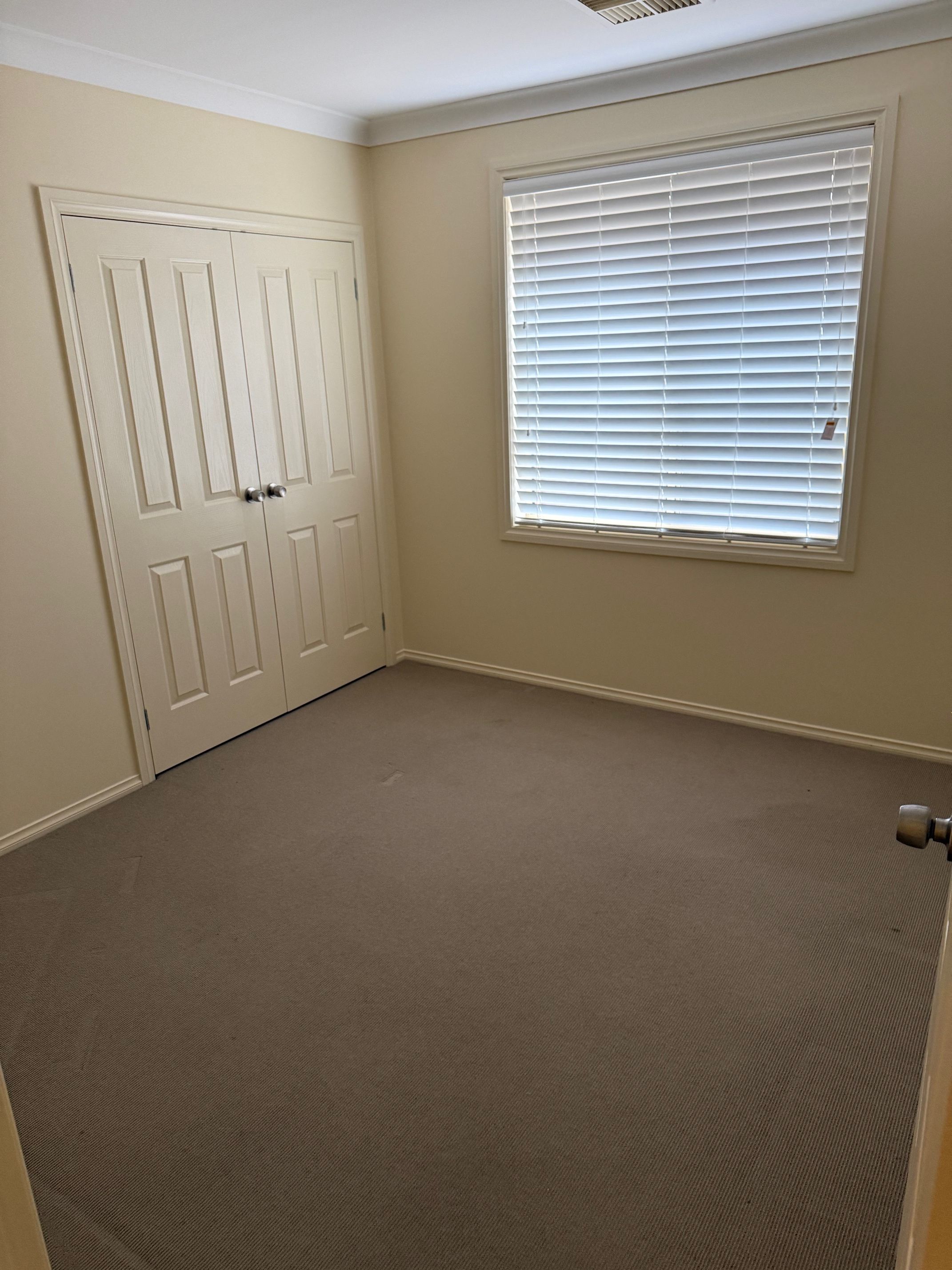 6 Yvonne Street — photo 2 of 12