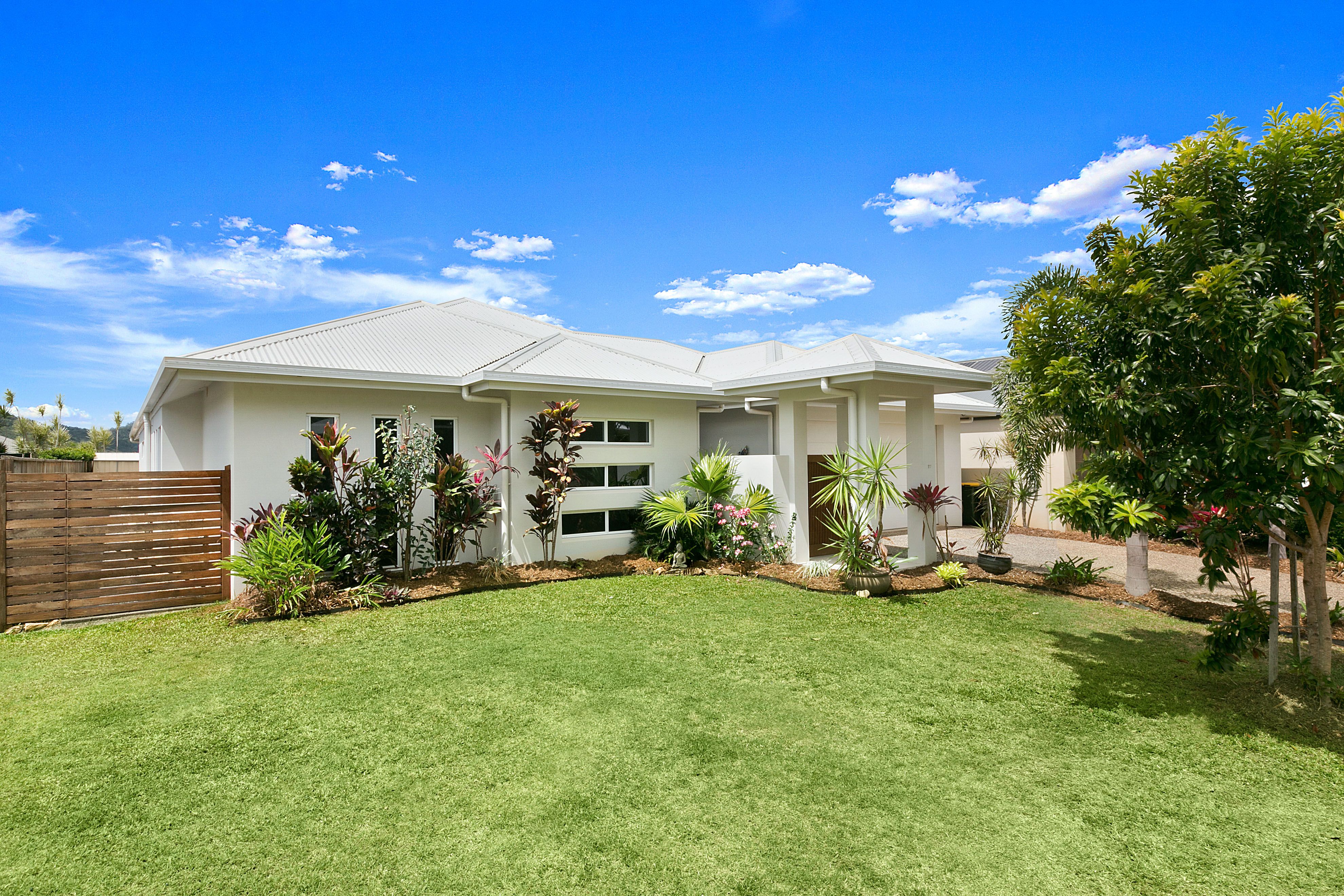 27 Botany Avenue, Redlynch QLD 4870