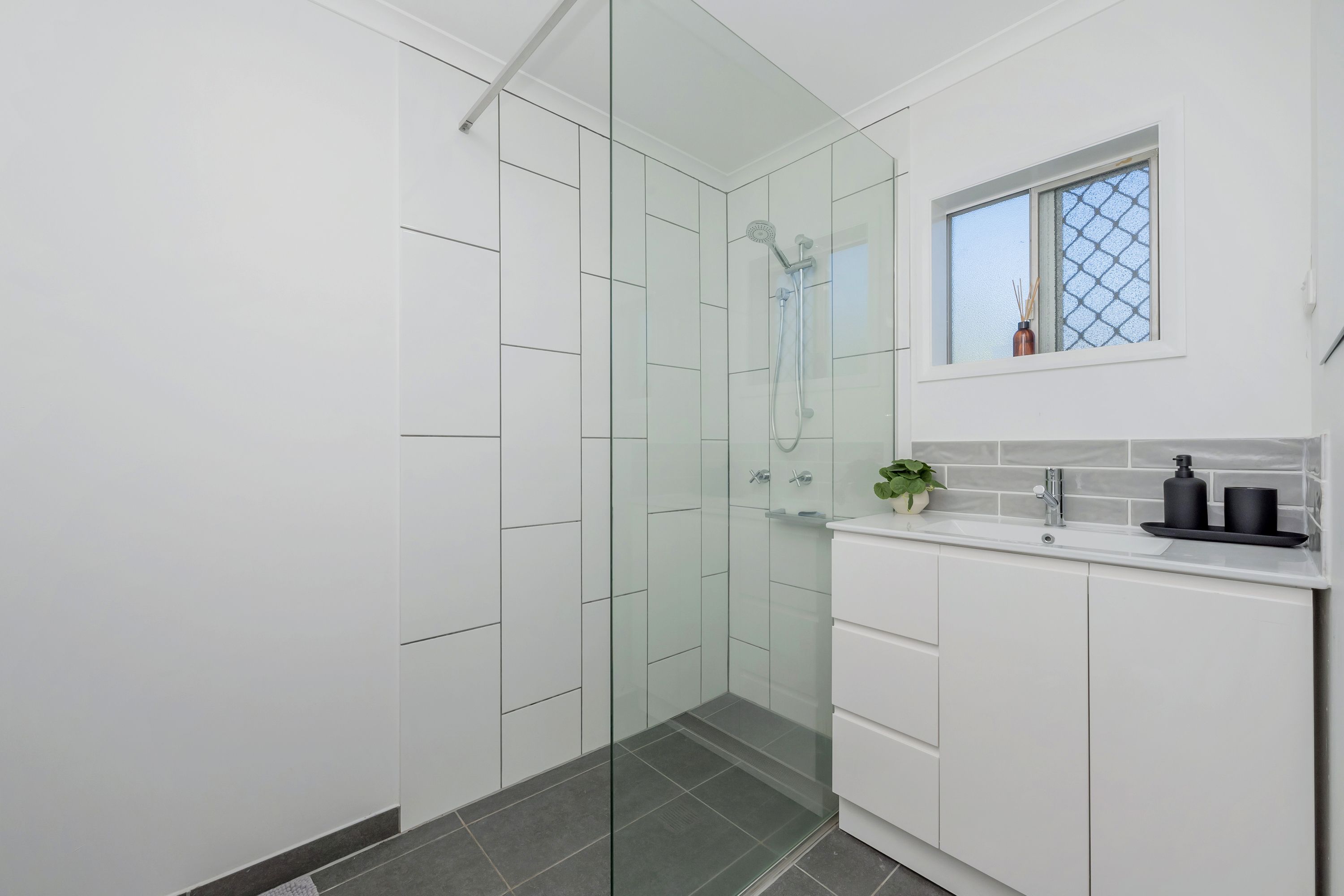 2/243 Thuringowa Drive — photo 4 of 12