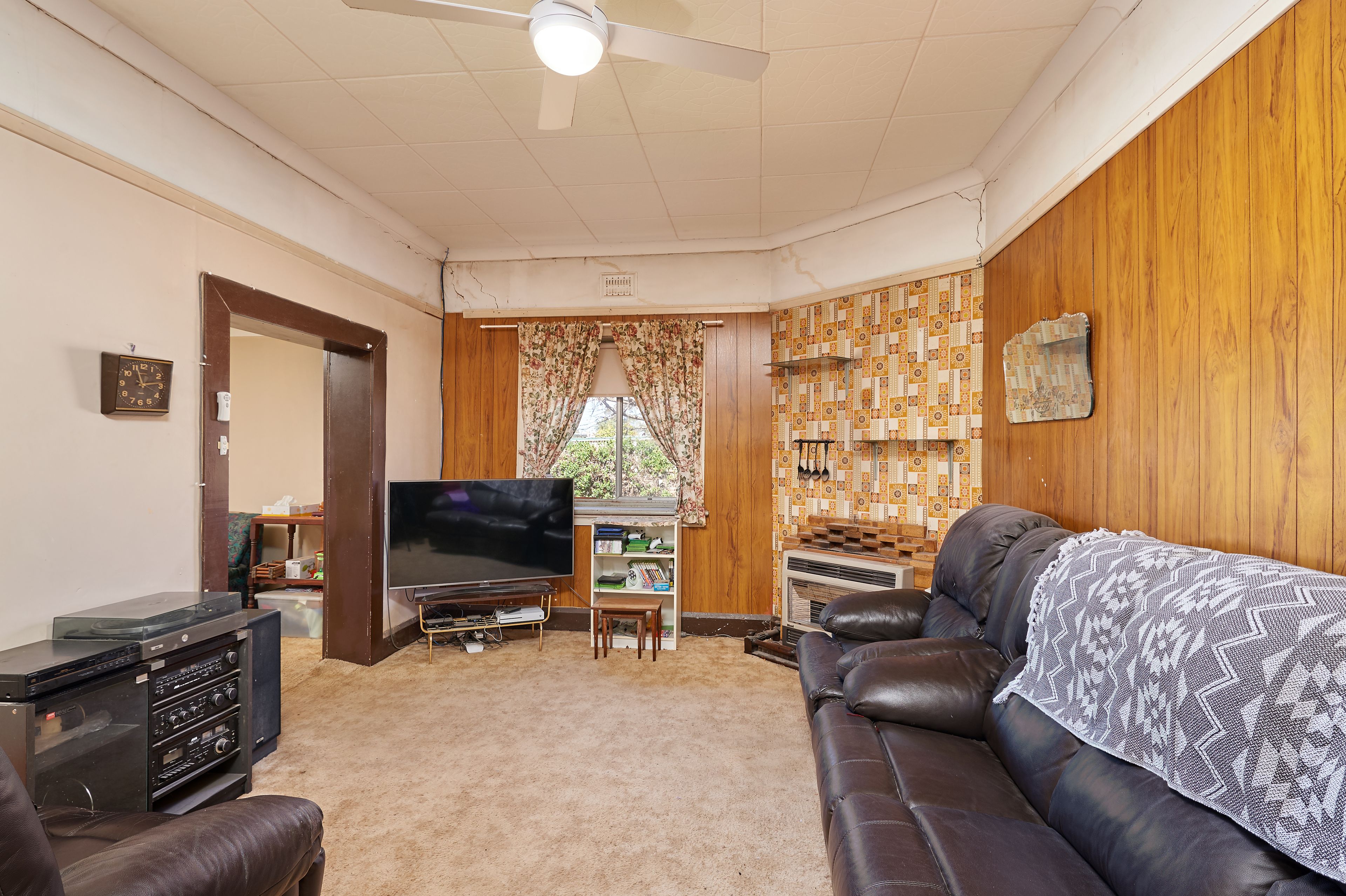 98 Main Street, Junee, NSW 2663