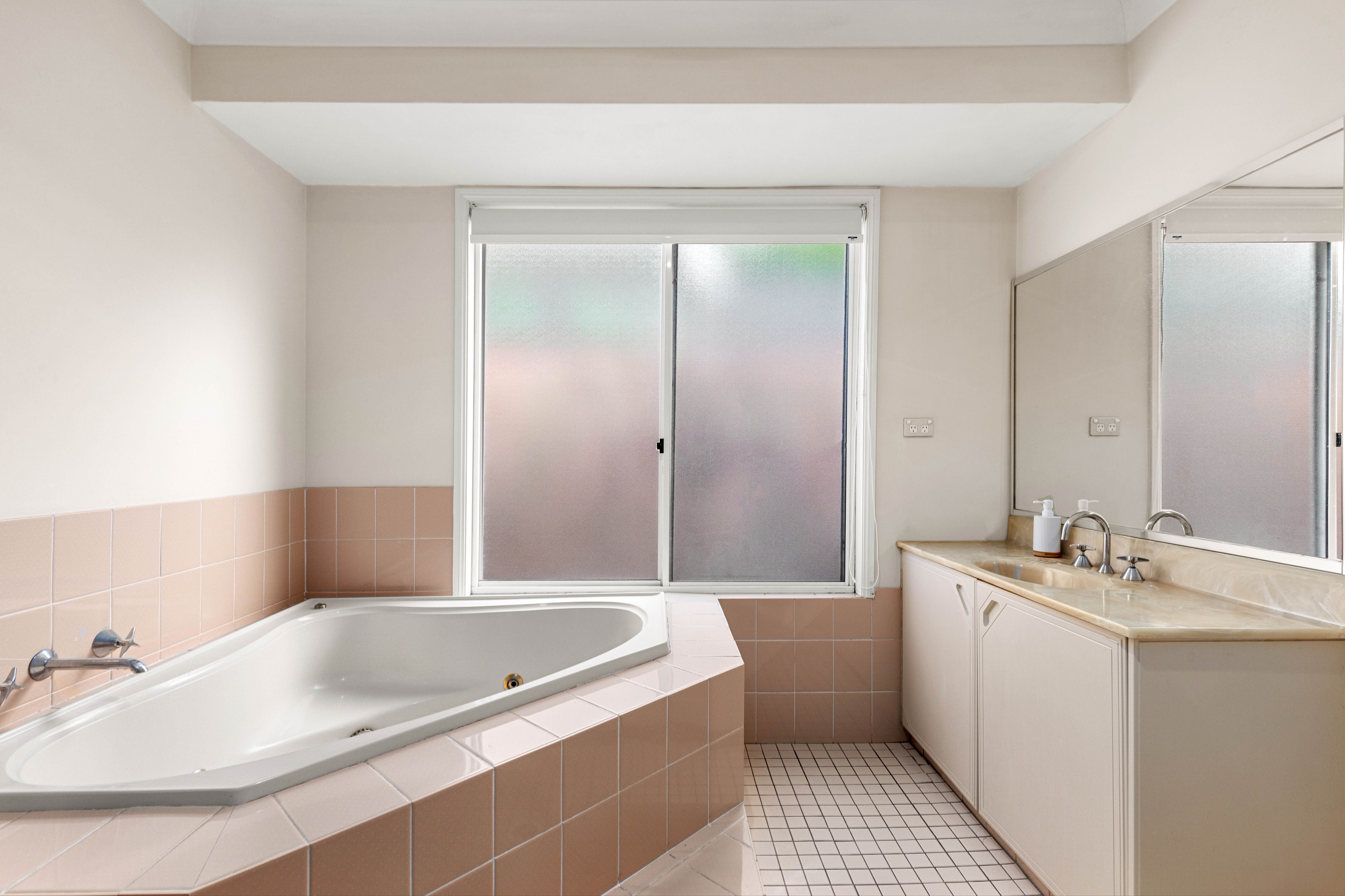 43 Seymour Street — photo 10 of 17