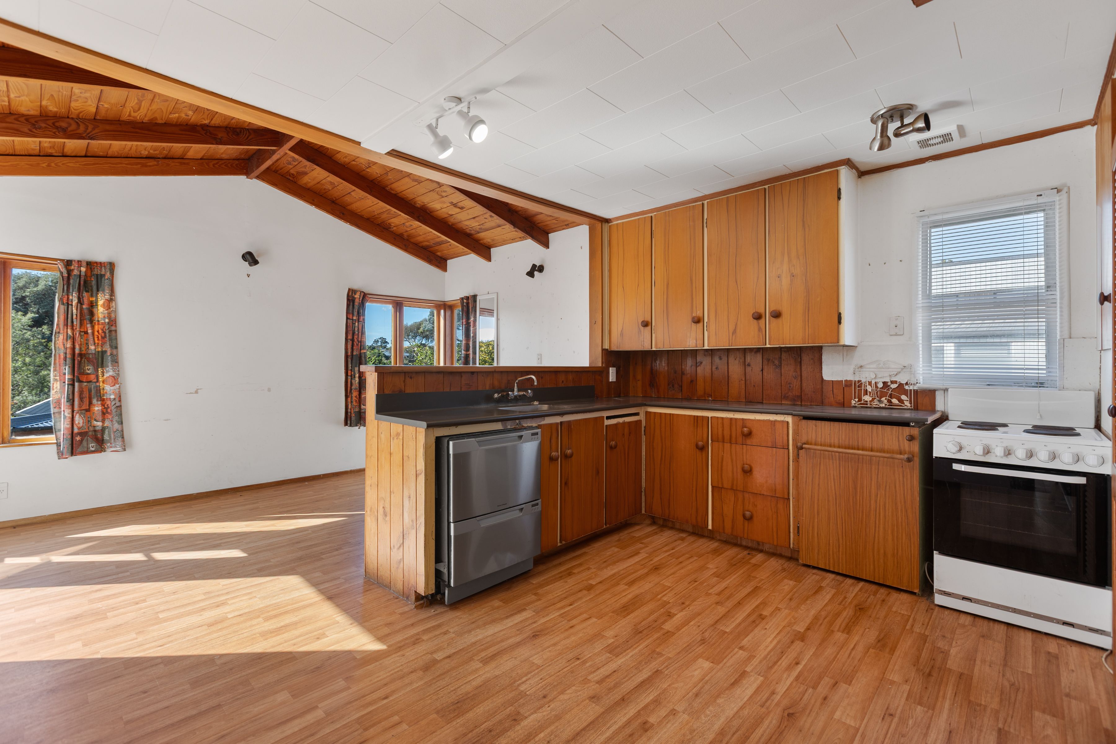 43 Wairau Road, Oakura, New Plymouth District