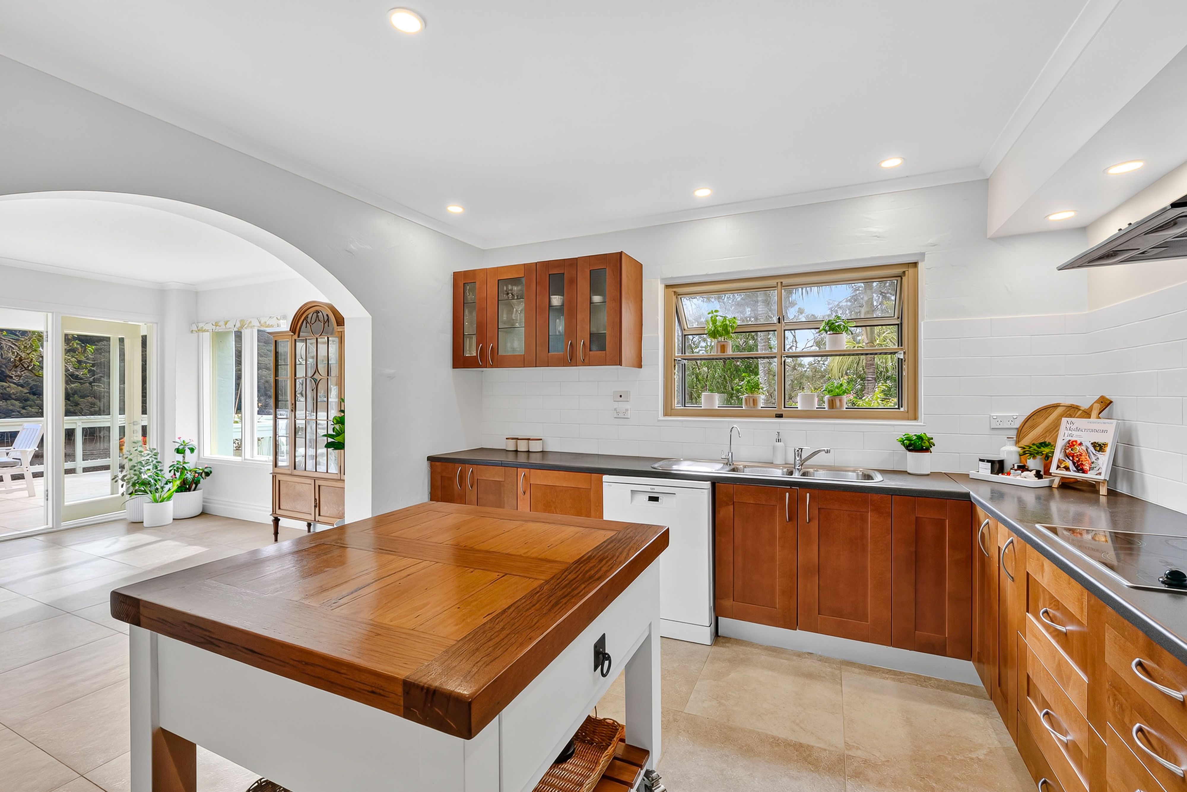 20 Cottage Point Road — photo 10 of 18