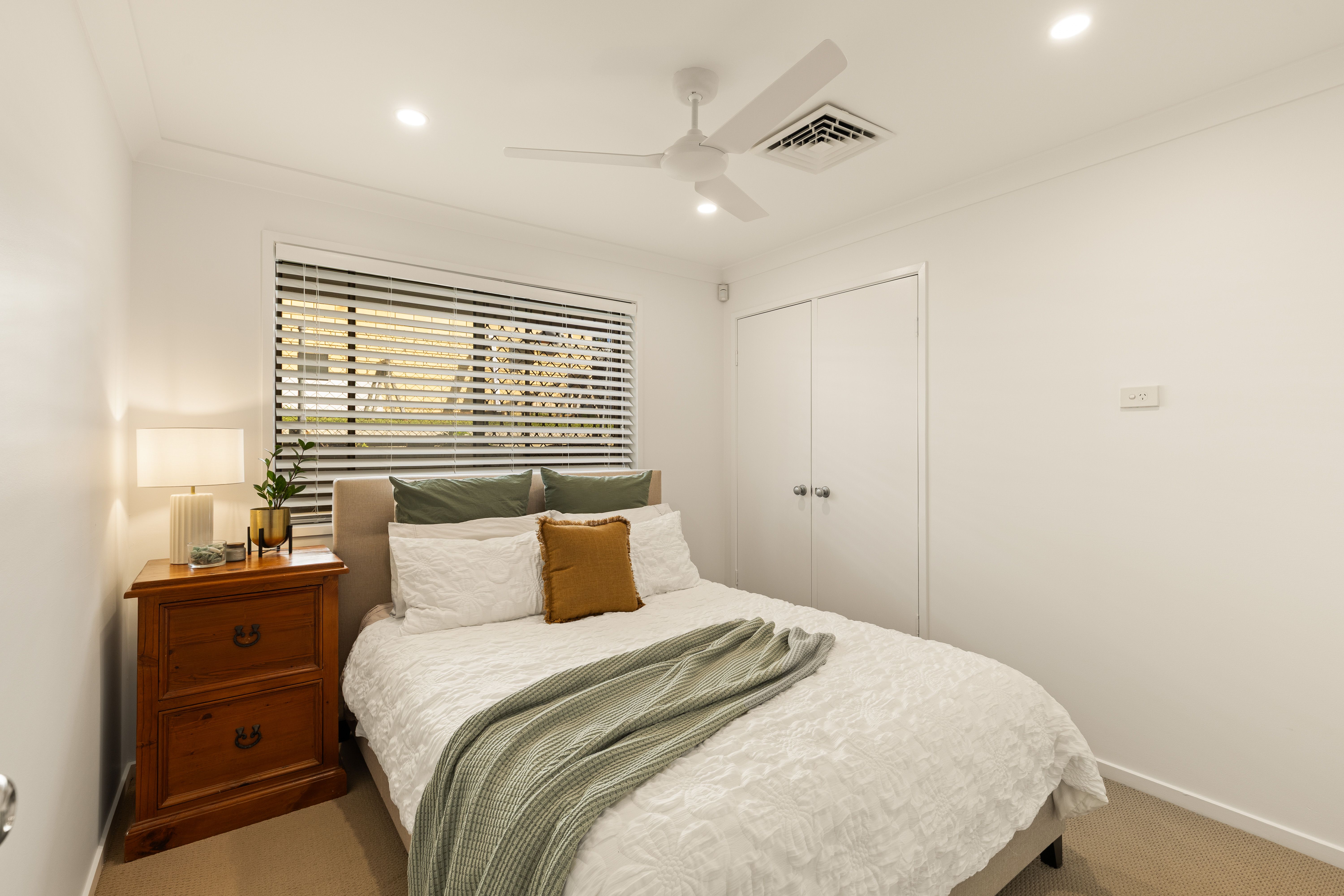 28 Ballinderry Street — photo 13 of 16