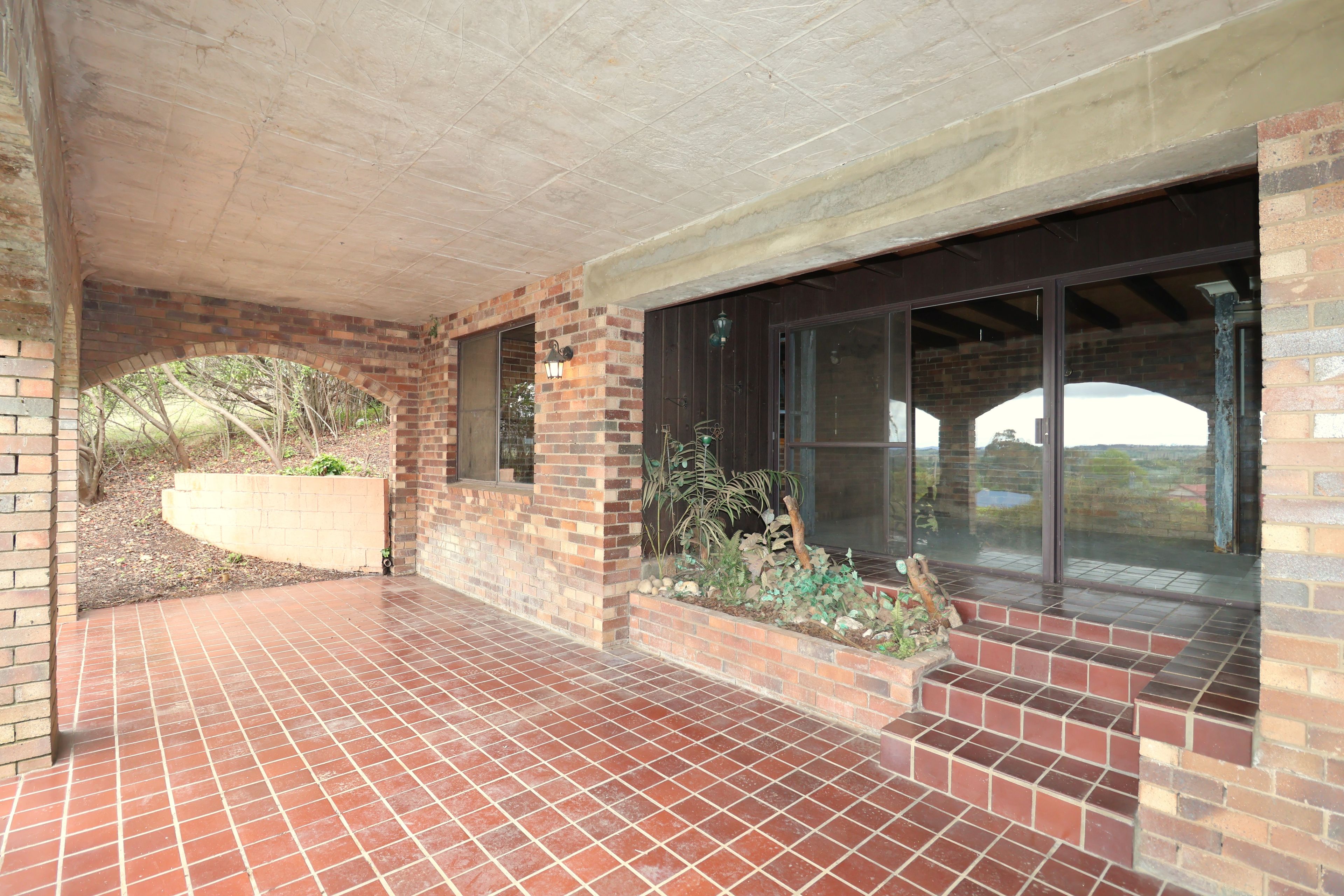 23 Bates Avenue — photo 3 of 16