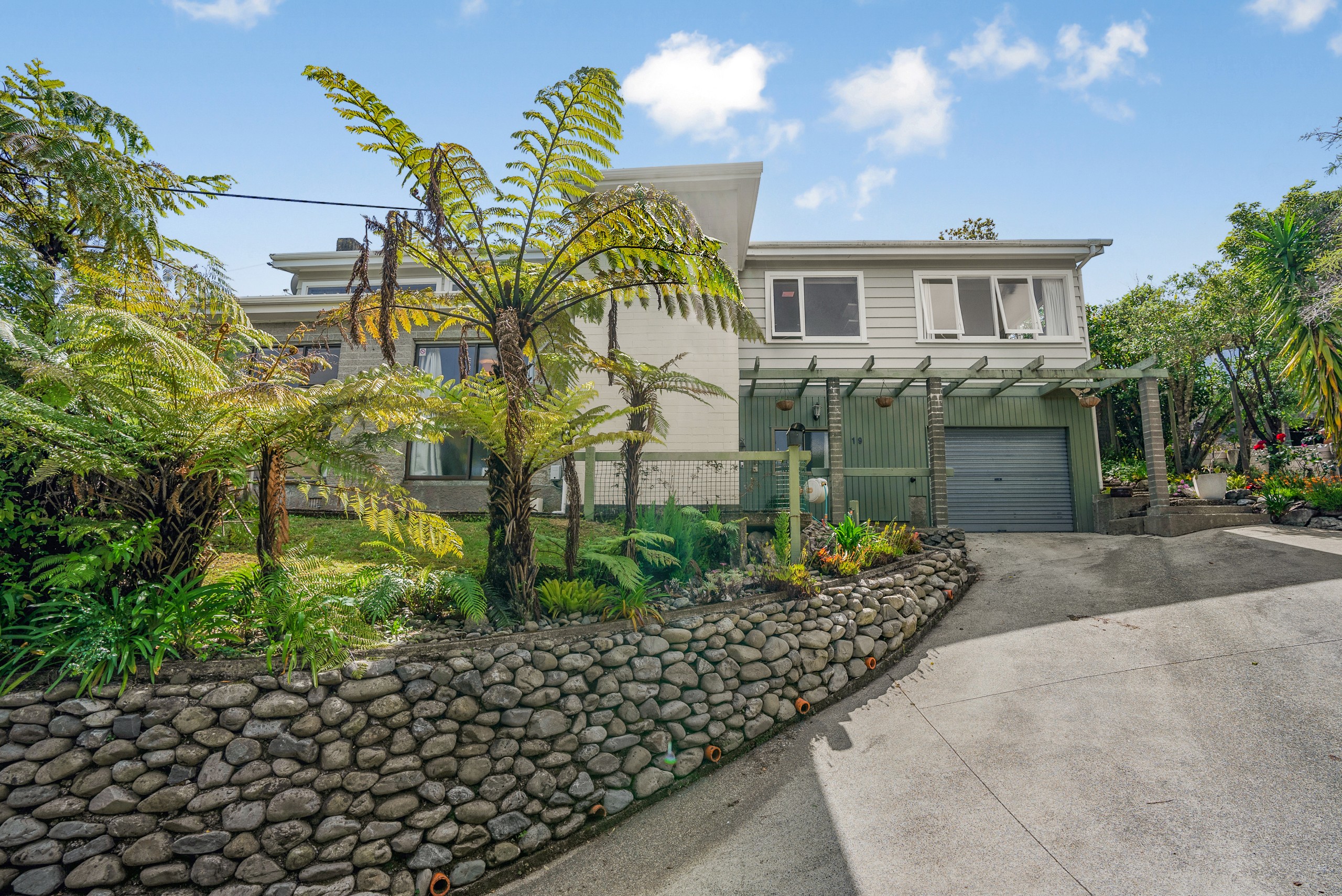 19 Vista Crescent, Brown Owl, Upper Hutt City