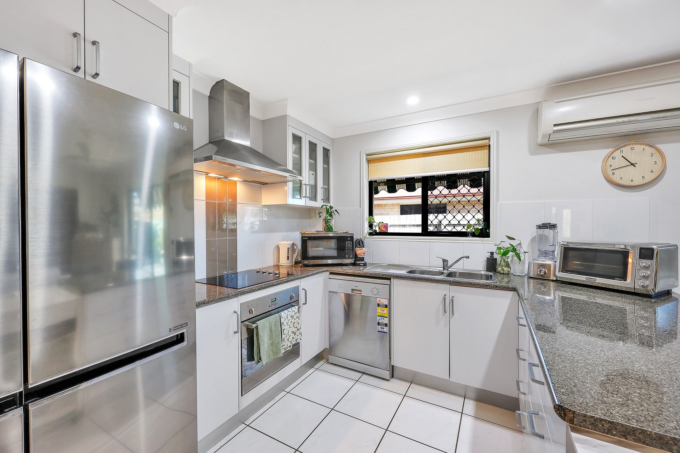 1/4A Hillvue Crescent — photo 11 of 28