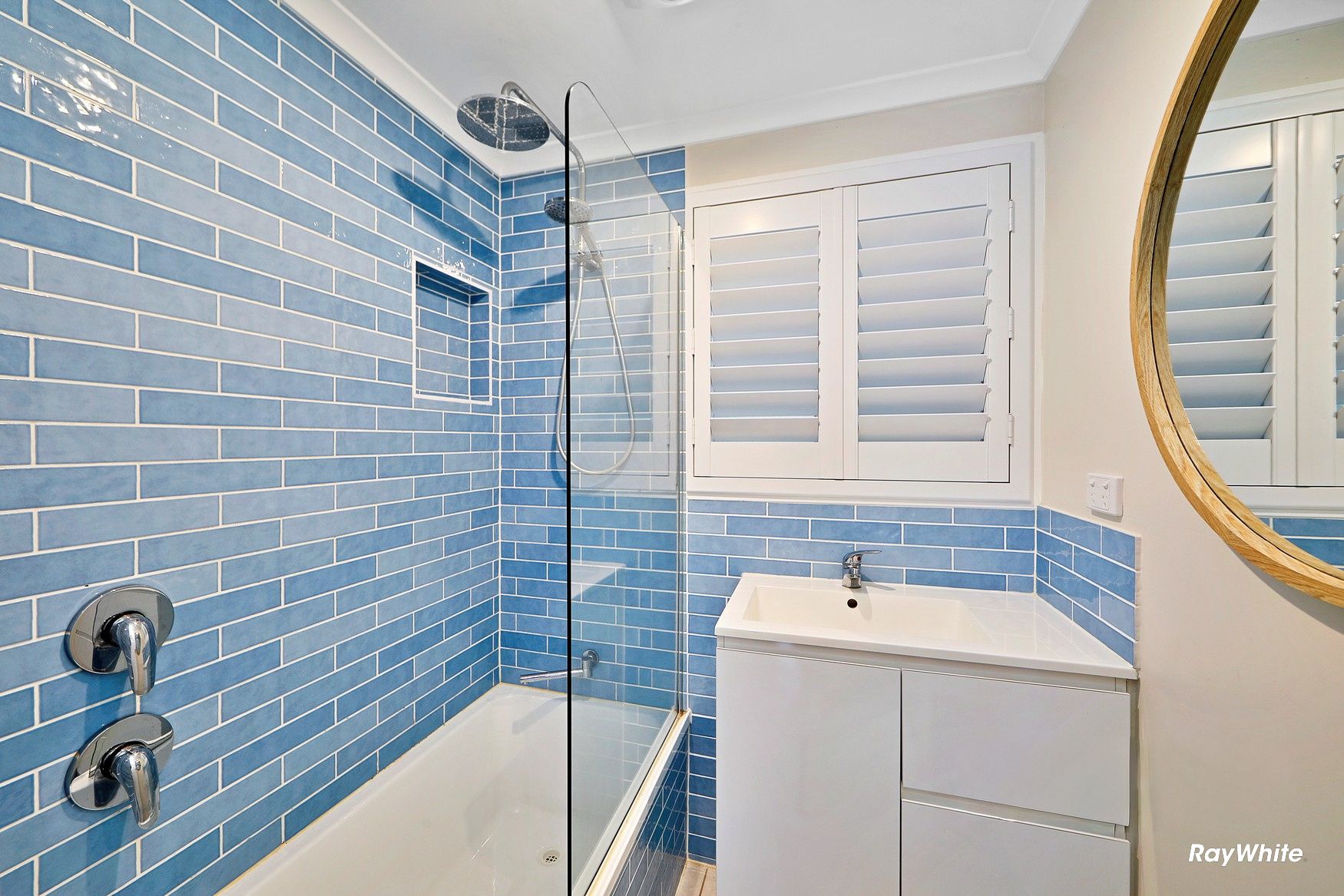 14 Aldridge Street (Upstairs), Burnett Heads, QLD 4670