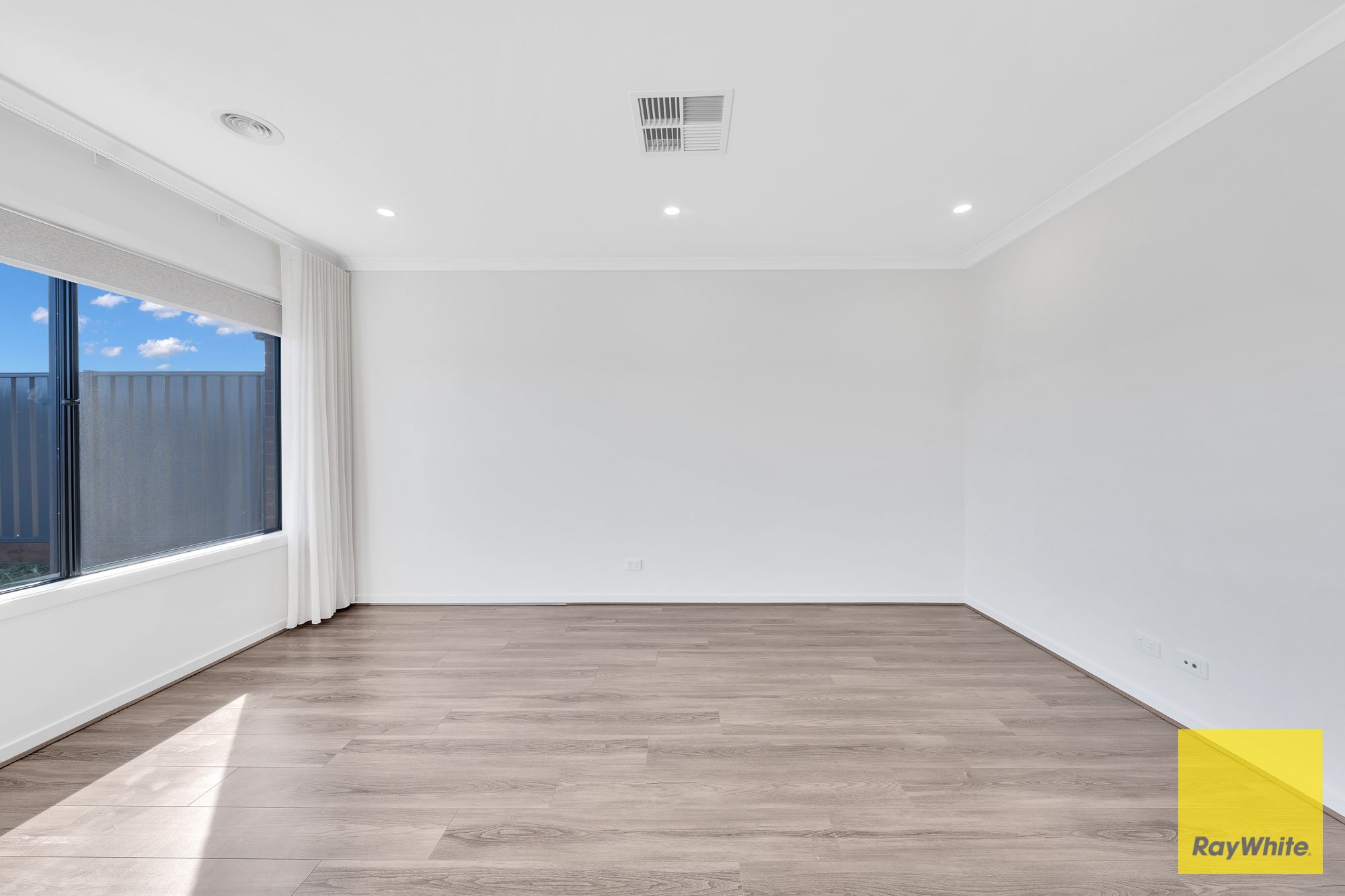 104 Medallion Boulevard — photo 5 of 11