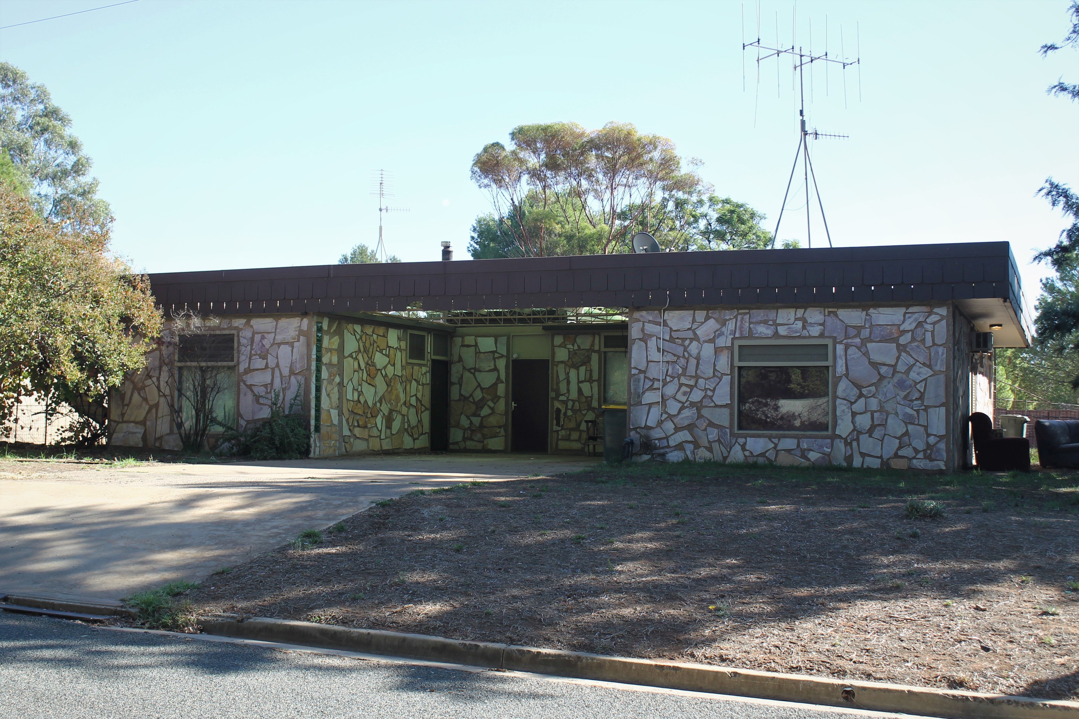 1 Graf Street
