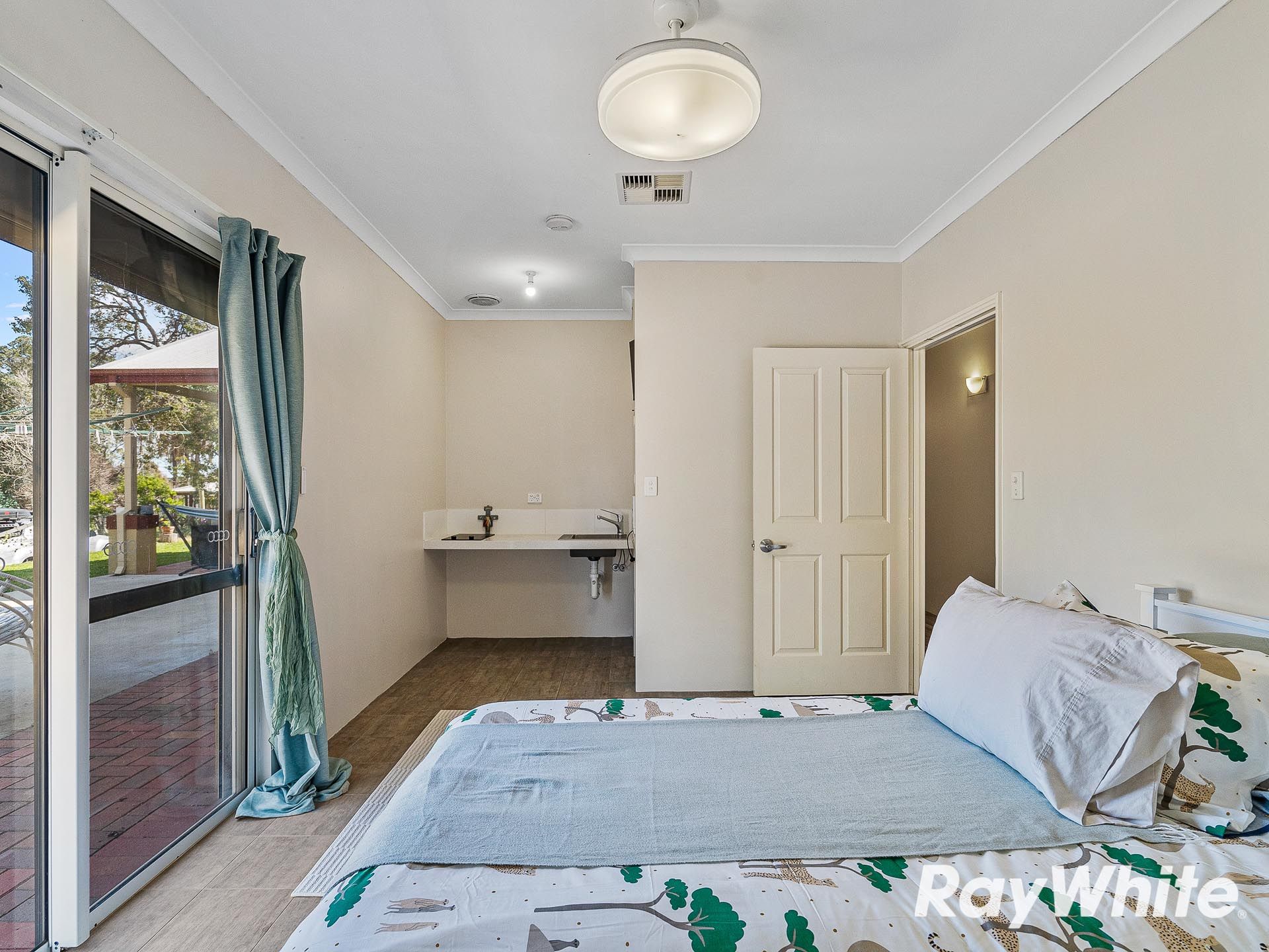 107 South Western Highway — photo 11 of 22