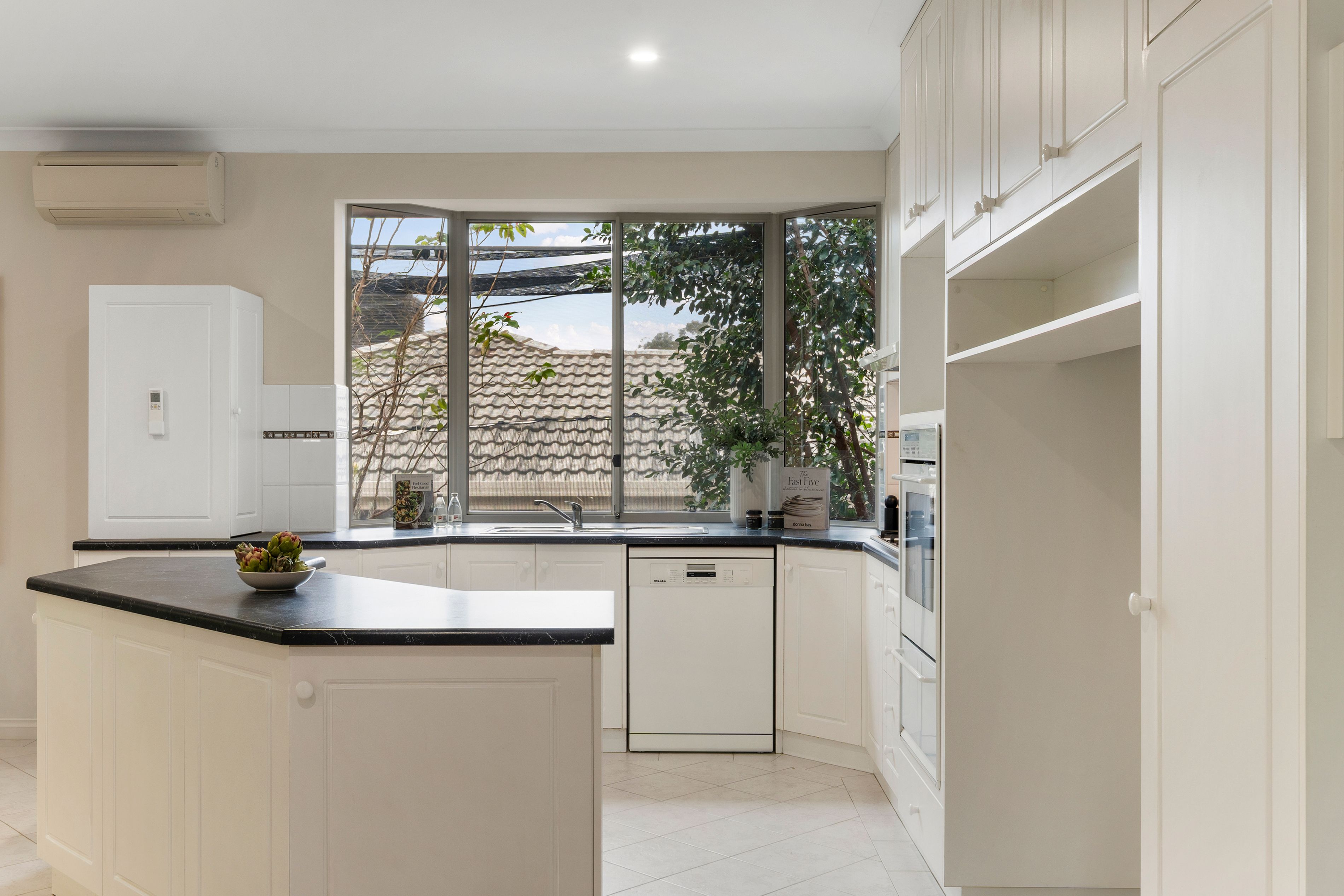 8 Zenobia Crescent — photo 6 of 15
