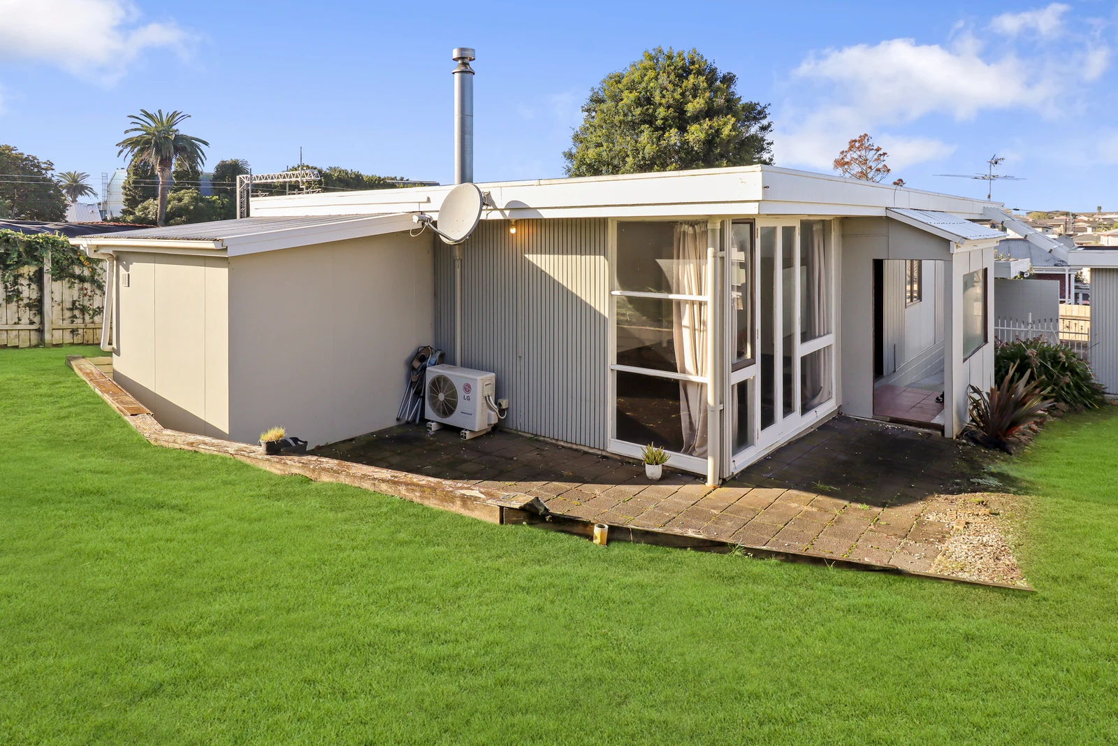 2/14 Kenderdine Road, Papatoetoe, Manukau City