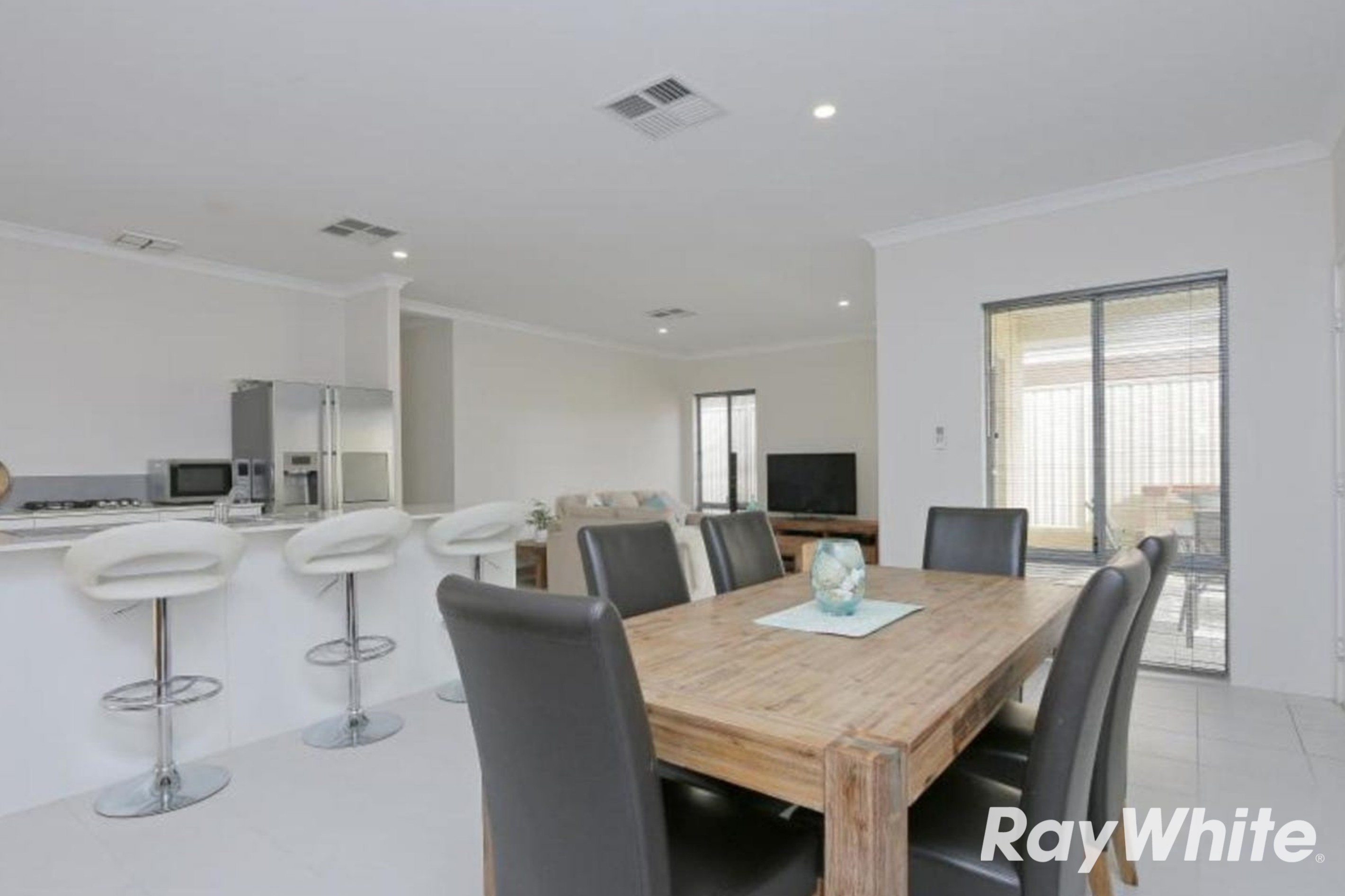 21 Payanna Grange, Lakelands, WA 6180